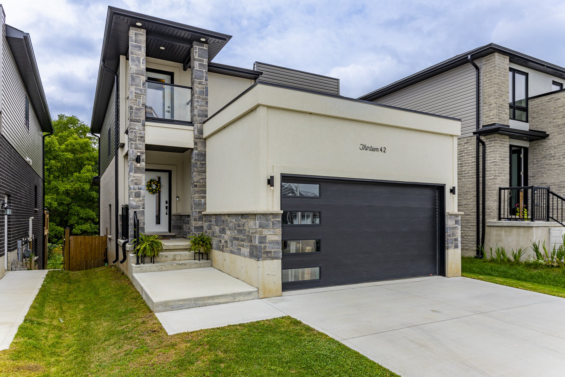 1342 Sandbar St_02.jpg