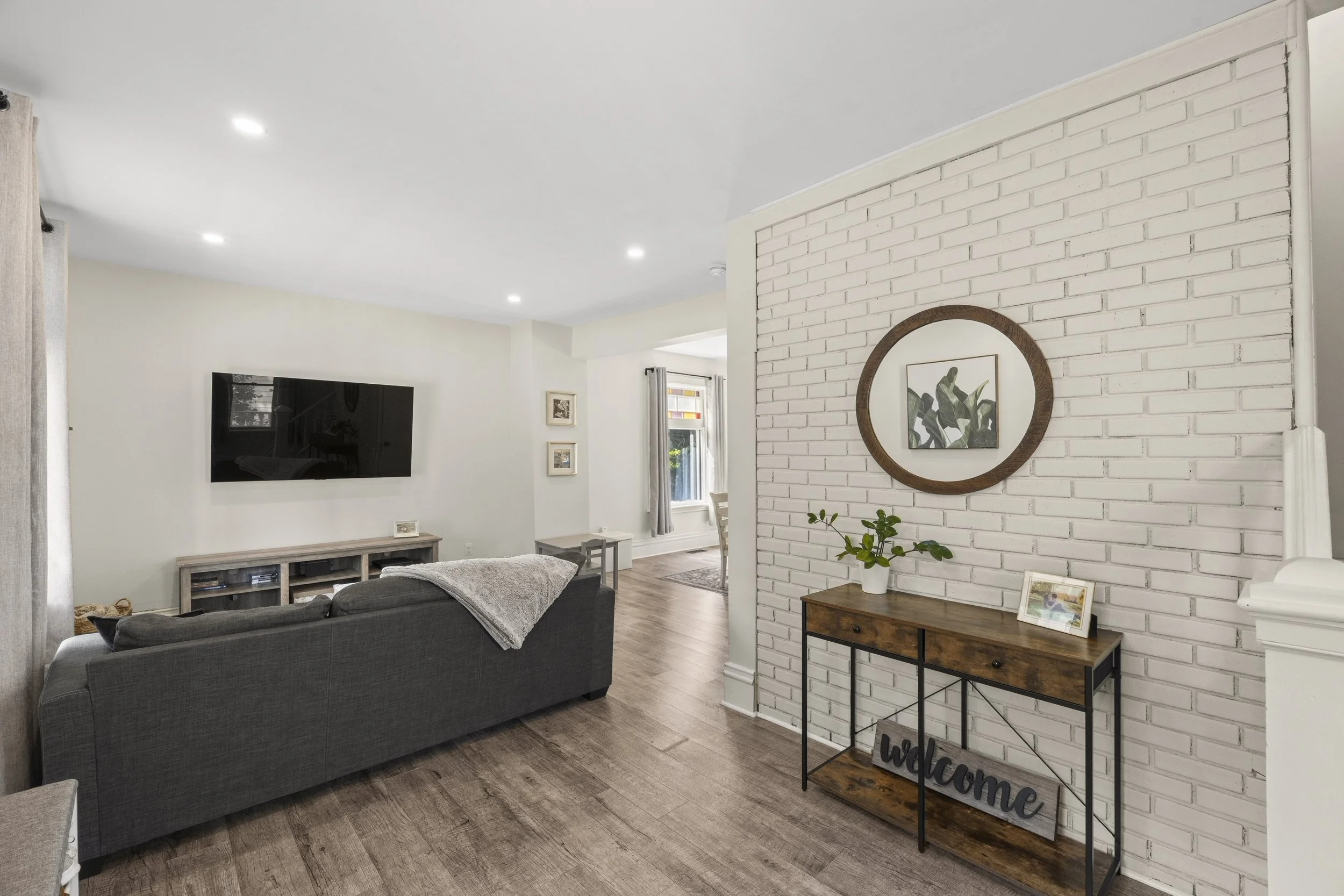 152 Wonham St S -08.jpg