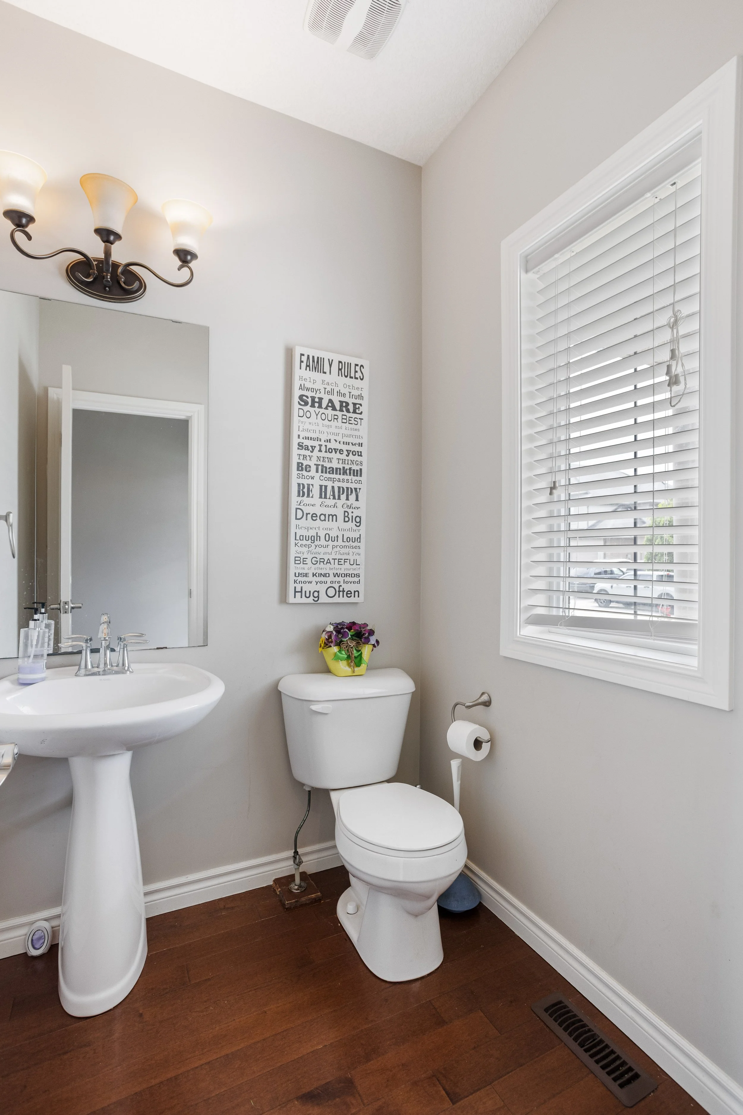 6621 Navin Cres -08.jpg