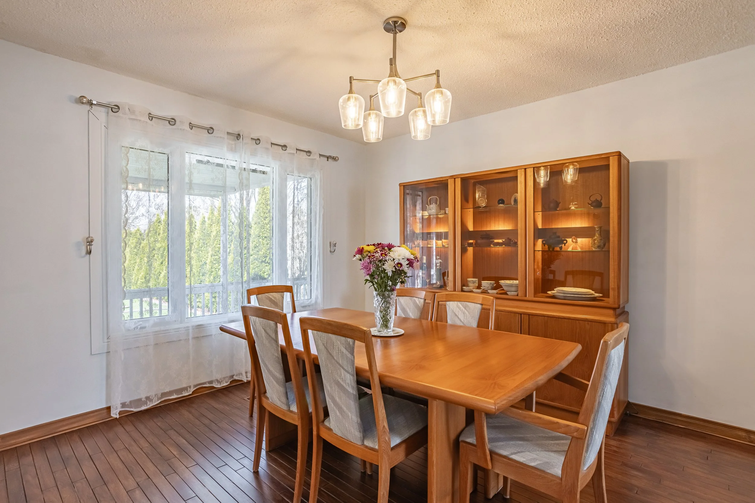 107 Ardsley Cres-11.jpg