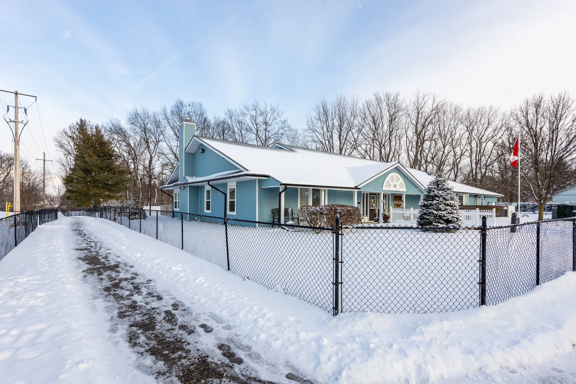 60 Hawkins Cres-43.jpg