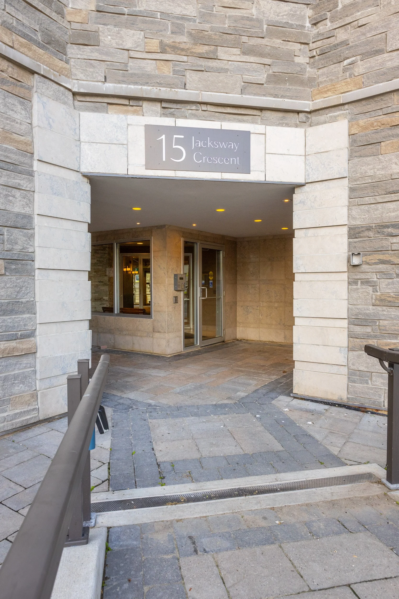 108-15 Jacksway Cres-3.jpg