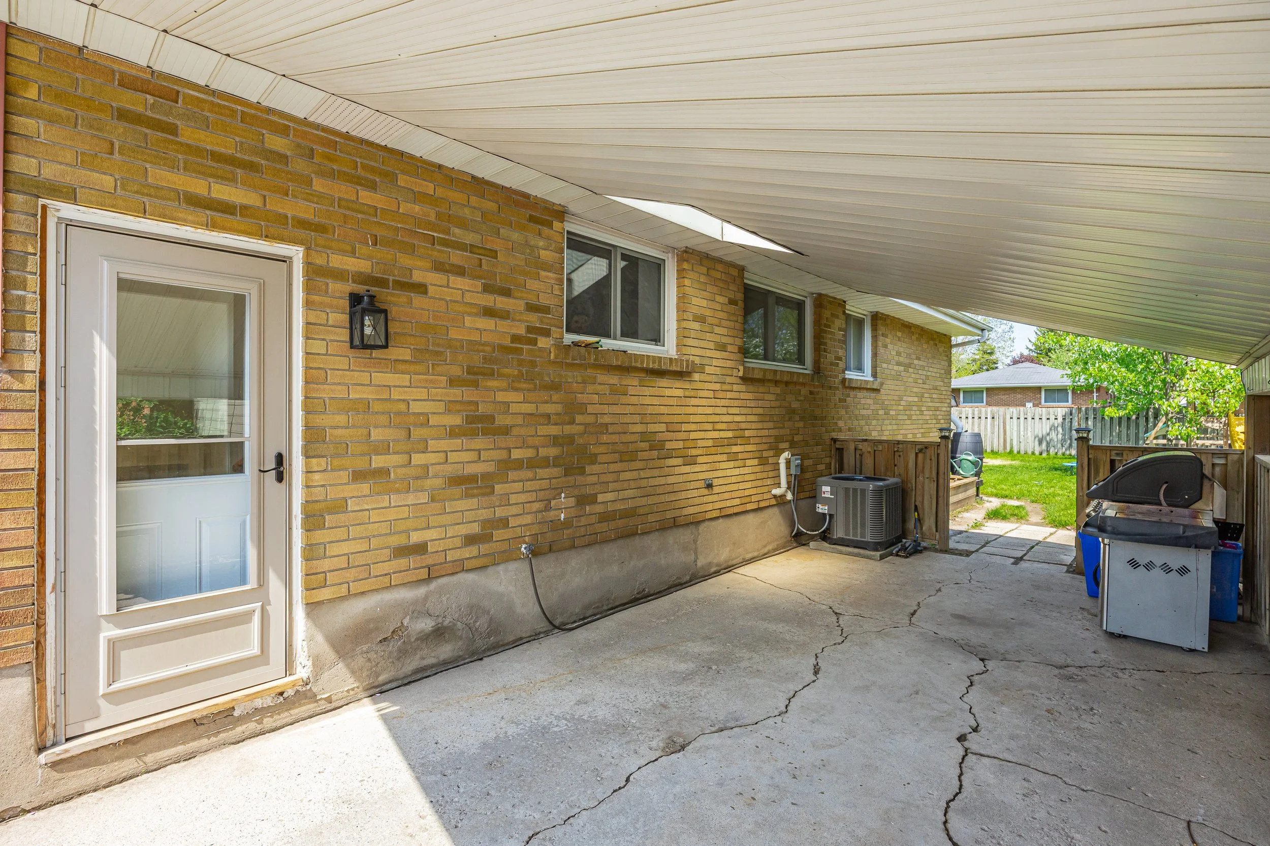 8 Kenwood Cres -34.jpg
