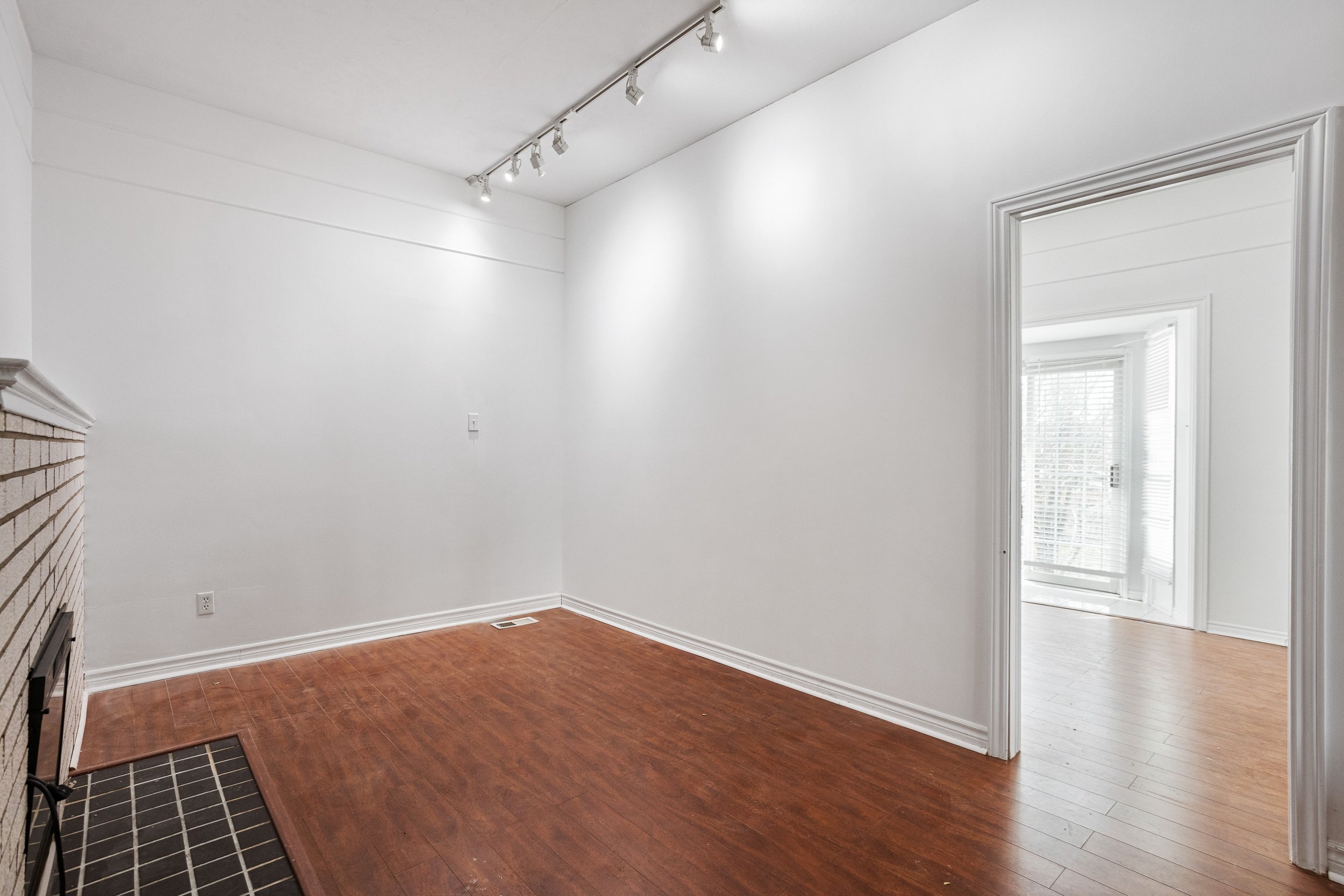 216 Homestead Cres-7.jpg