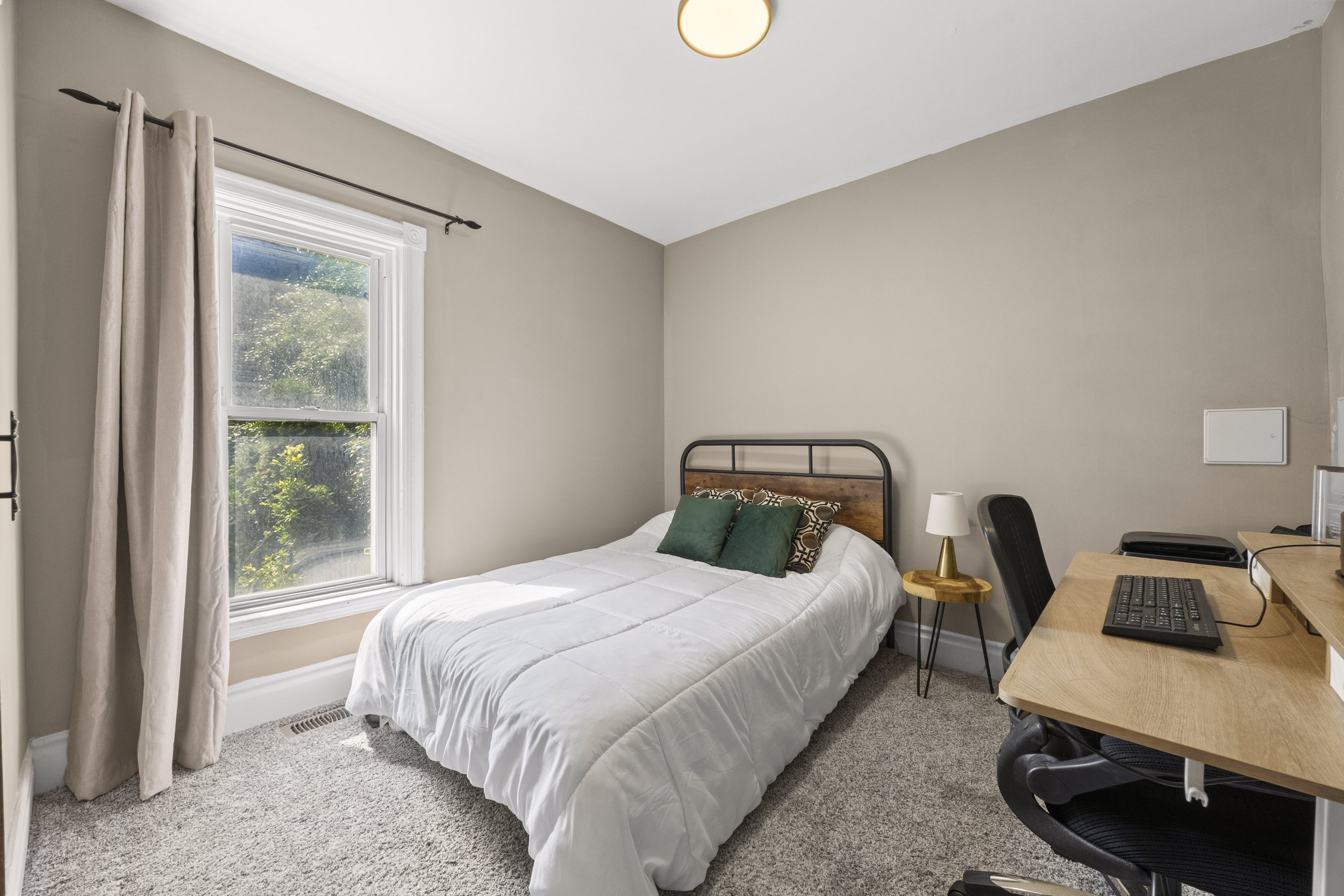 152 Wonham St S -25.jpg