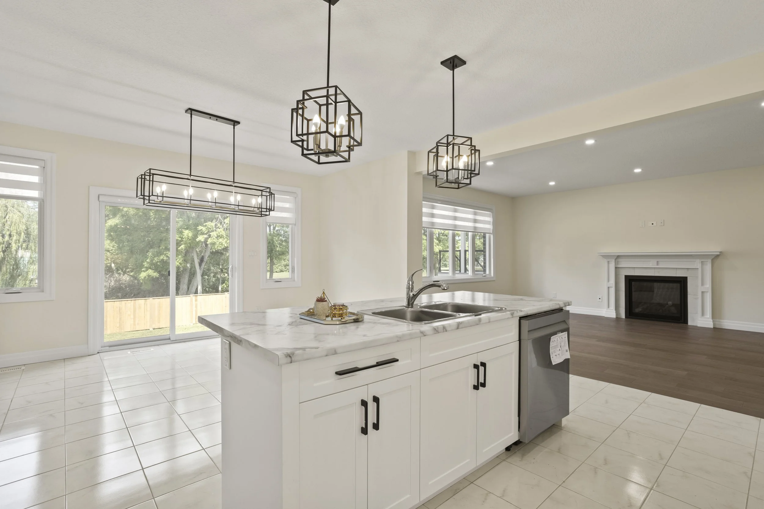 74 Royal Cres -16.JPG