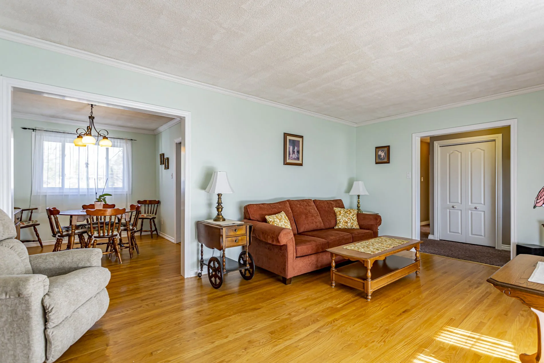 166 Base Line Rd W_10.JPG