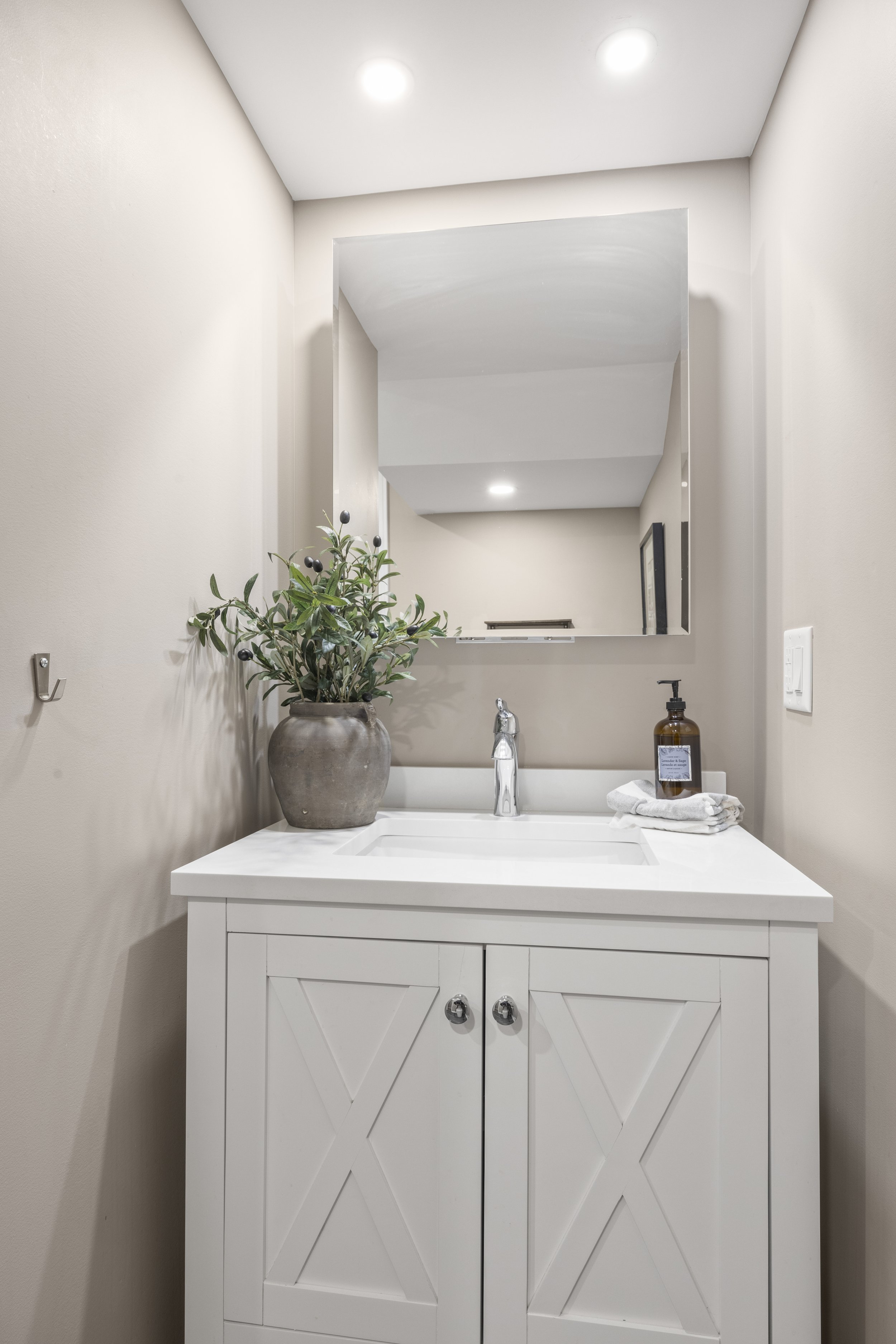 245 Ensign Cres -43.JPG