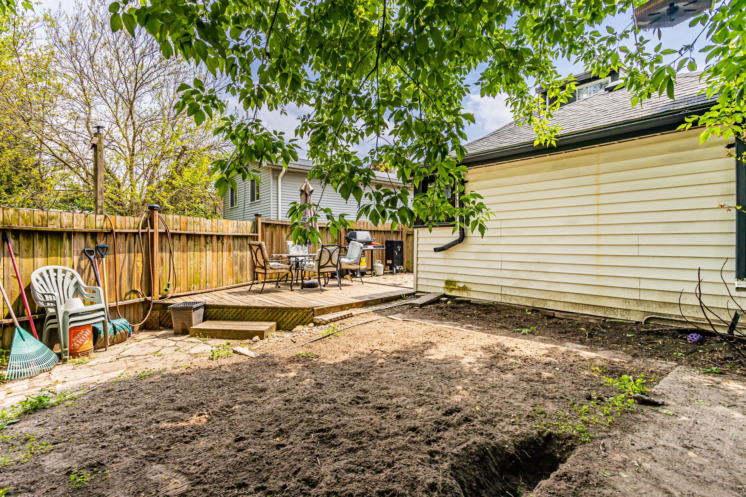 922 Dufferin Ave-10.jpg