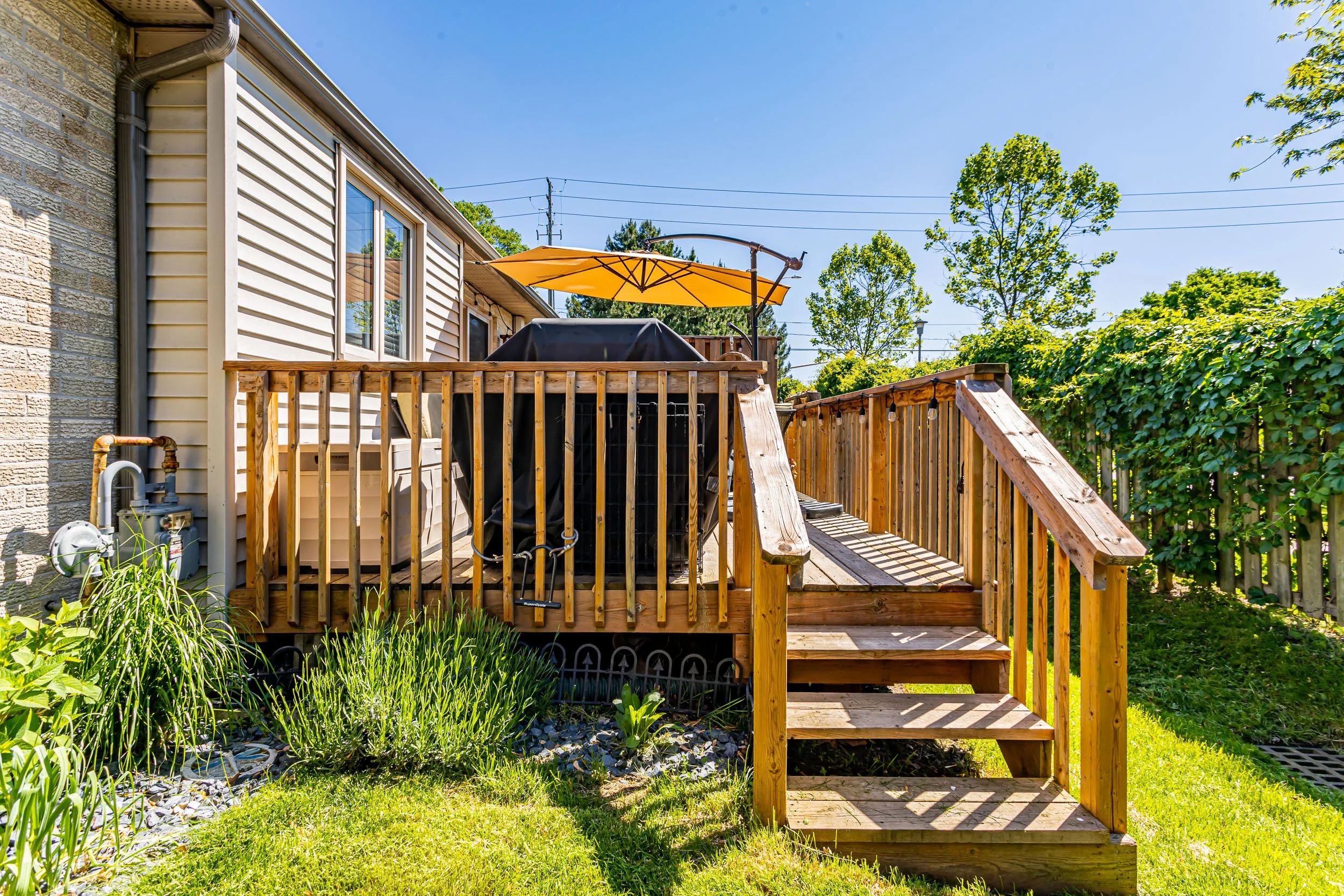7-99 Edgevalley Rd-32.jpg