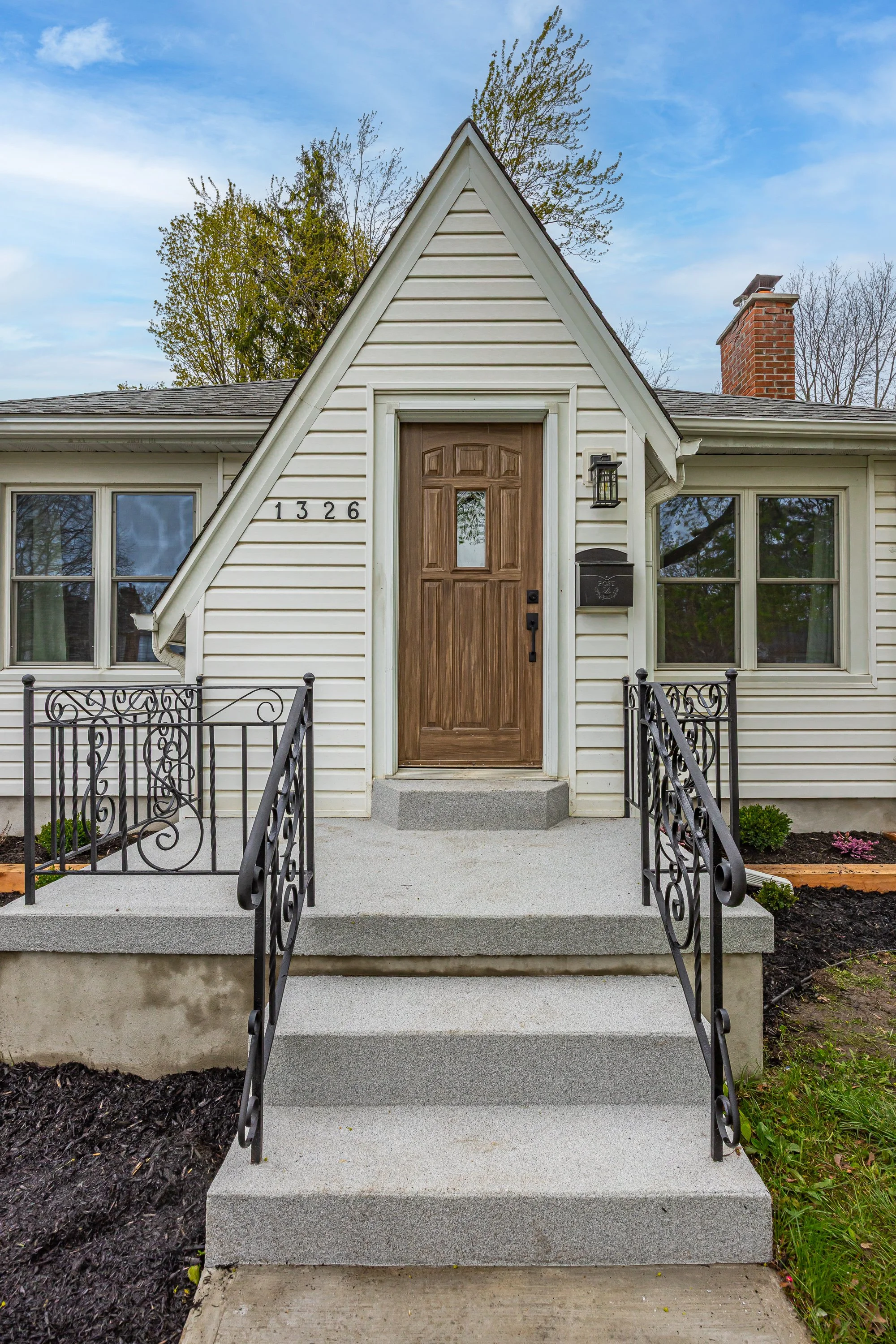 1326 Brydges St -05.jpg
