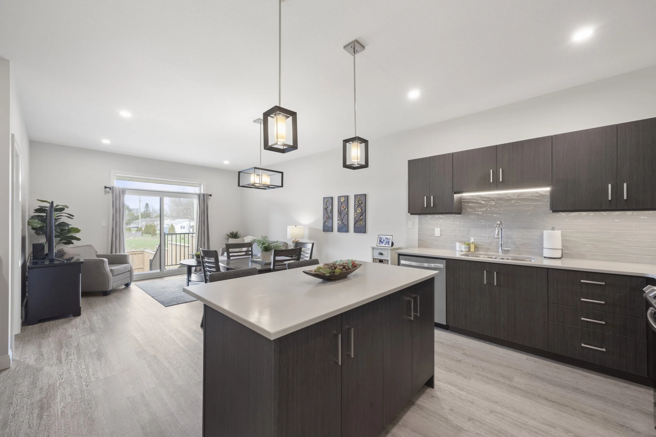 100 Rowe Ave -10.JPG