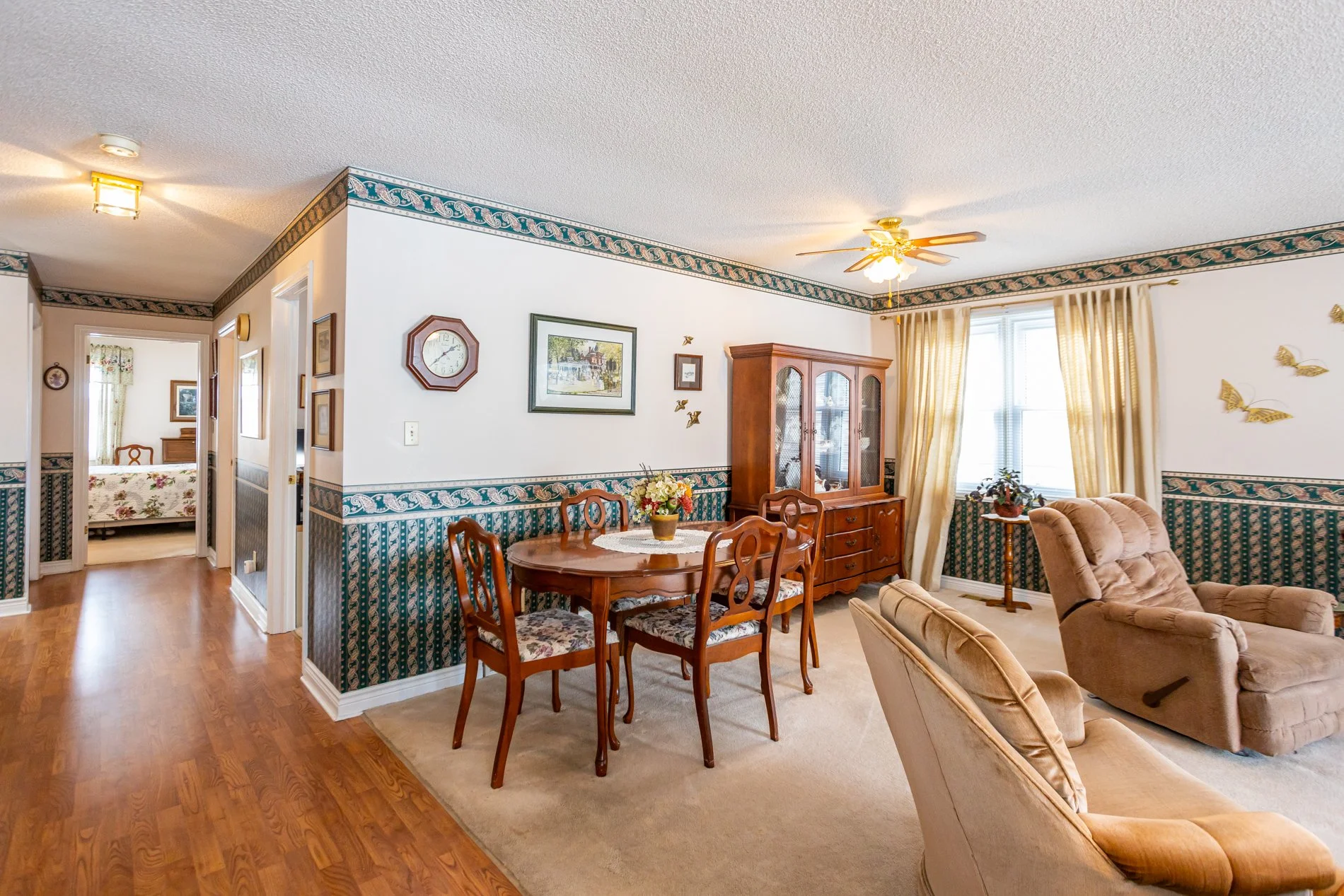 60 Hawkins Cres-10.jpg