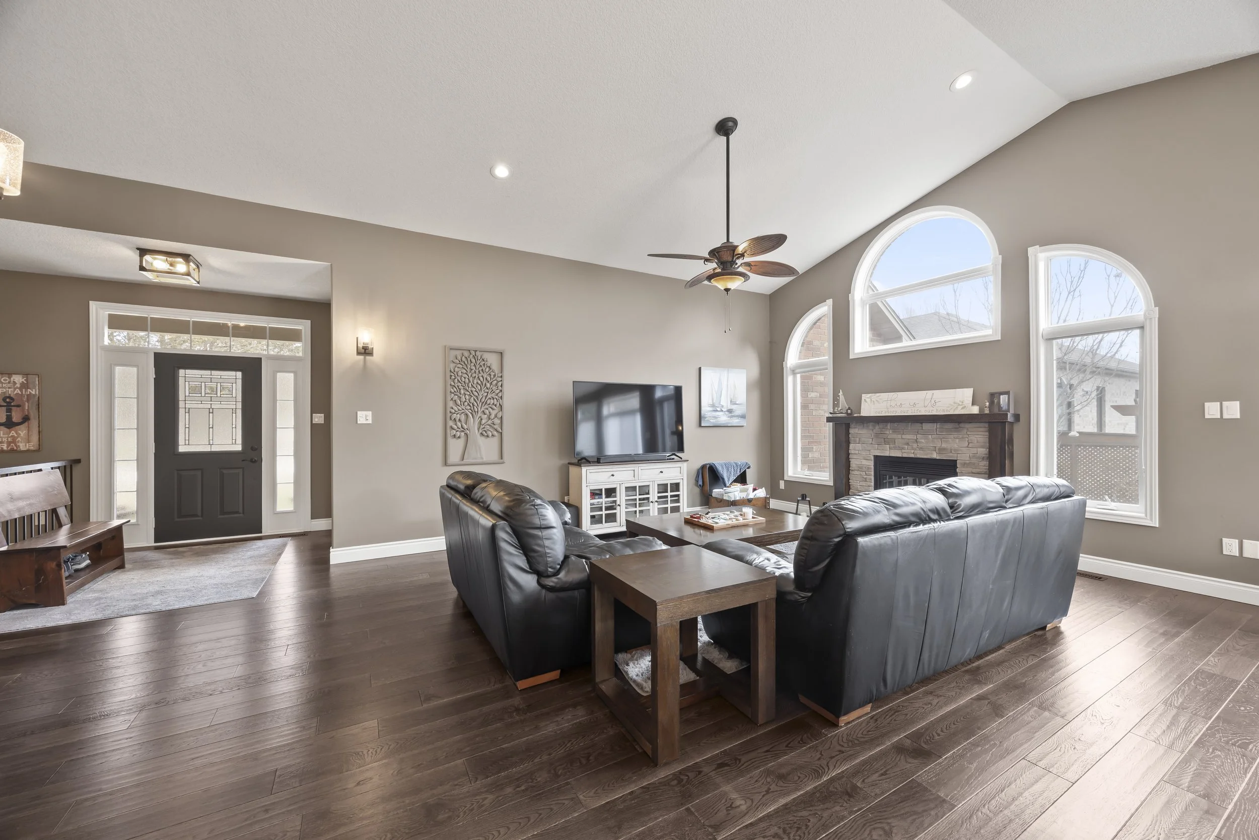 10159 Meadowlily Cres -11.JPG