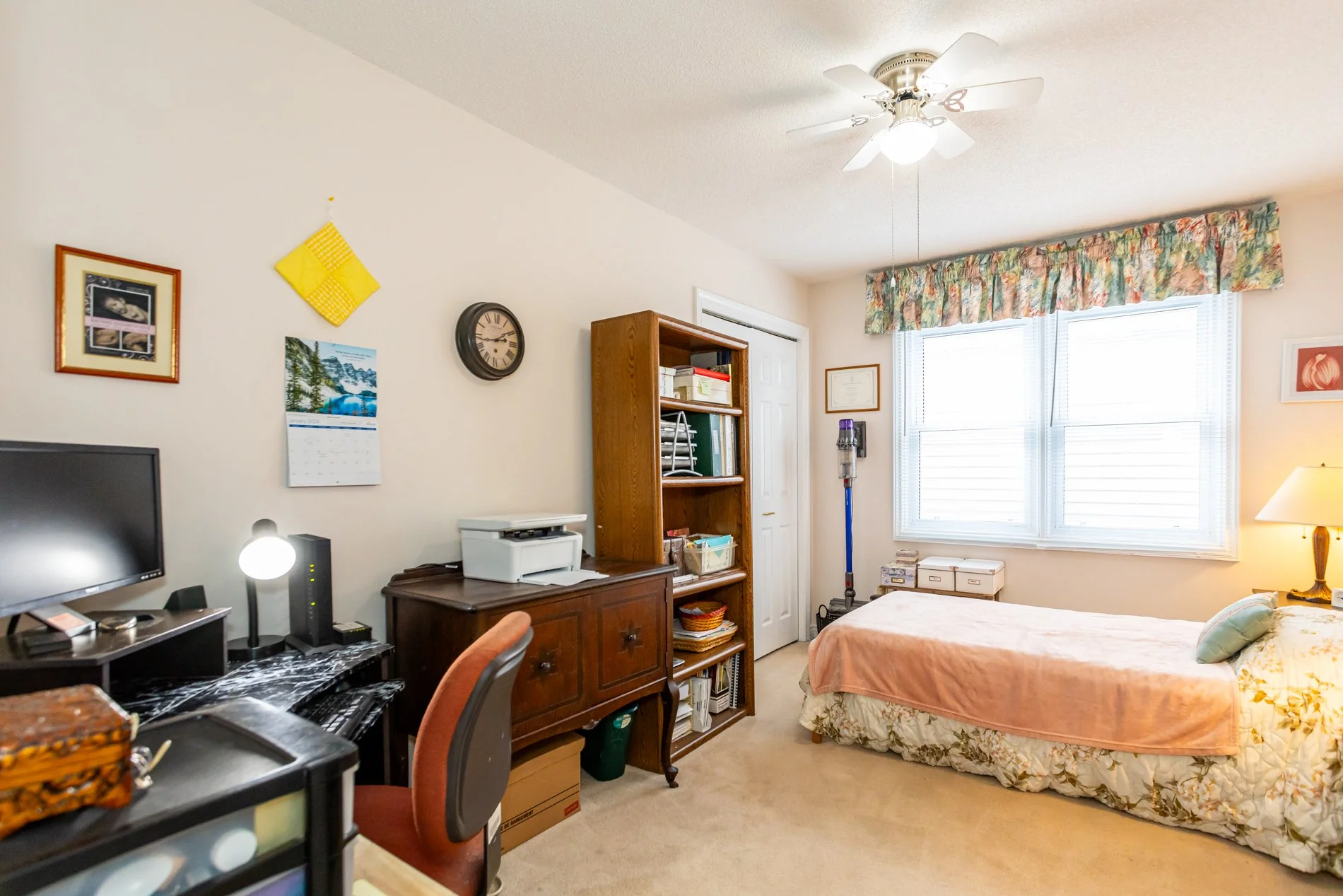 60 Hawkins Cres-17.jpg