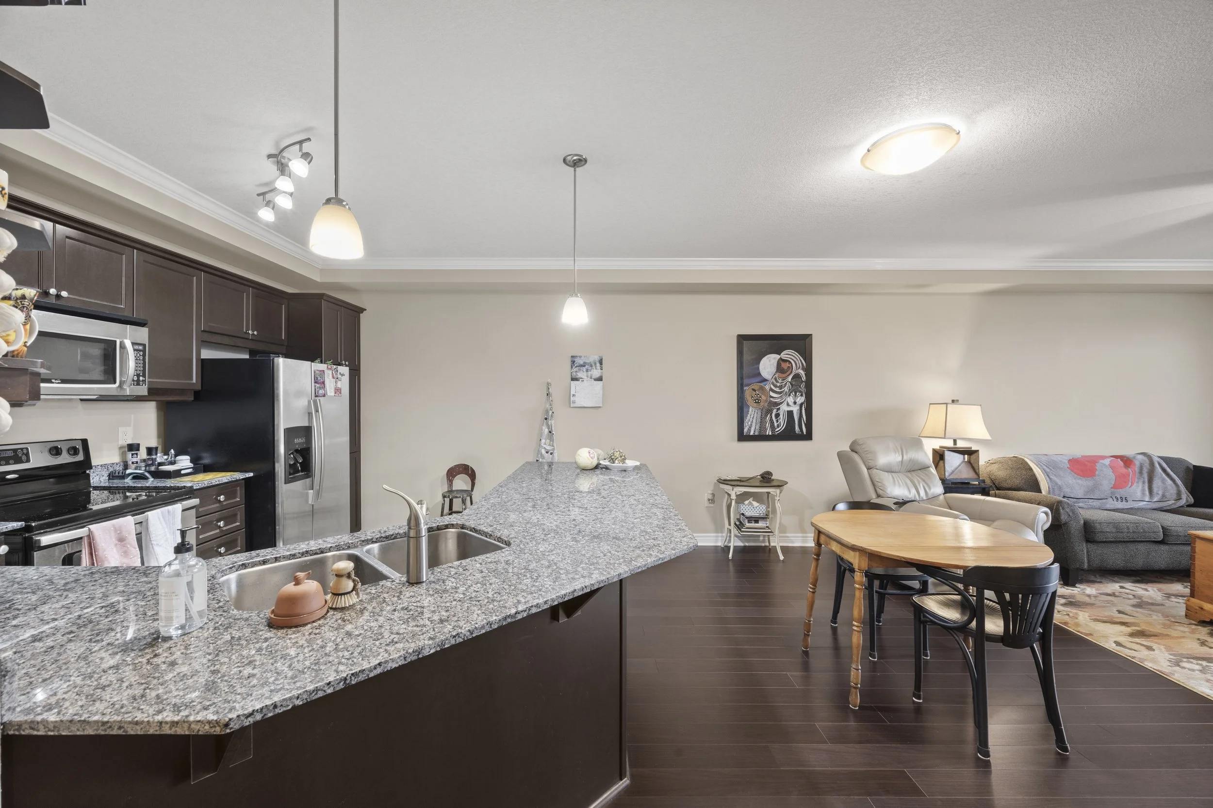 406-1030 Coronation Dr -09.JPG