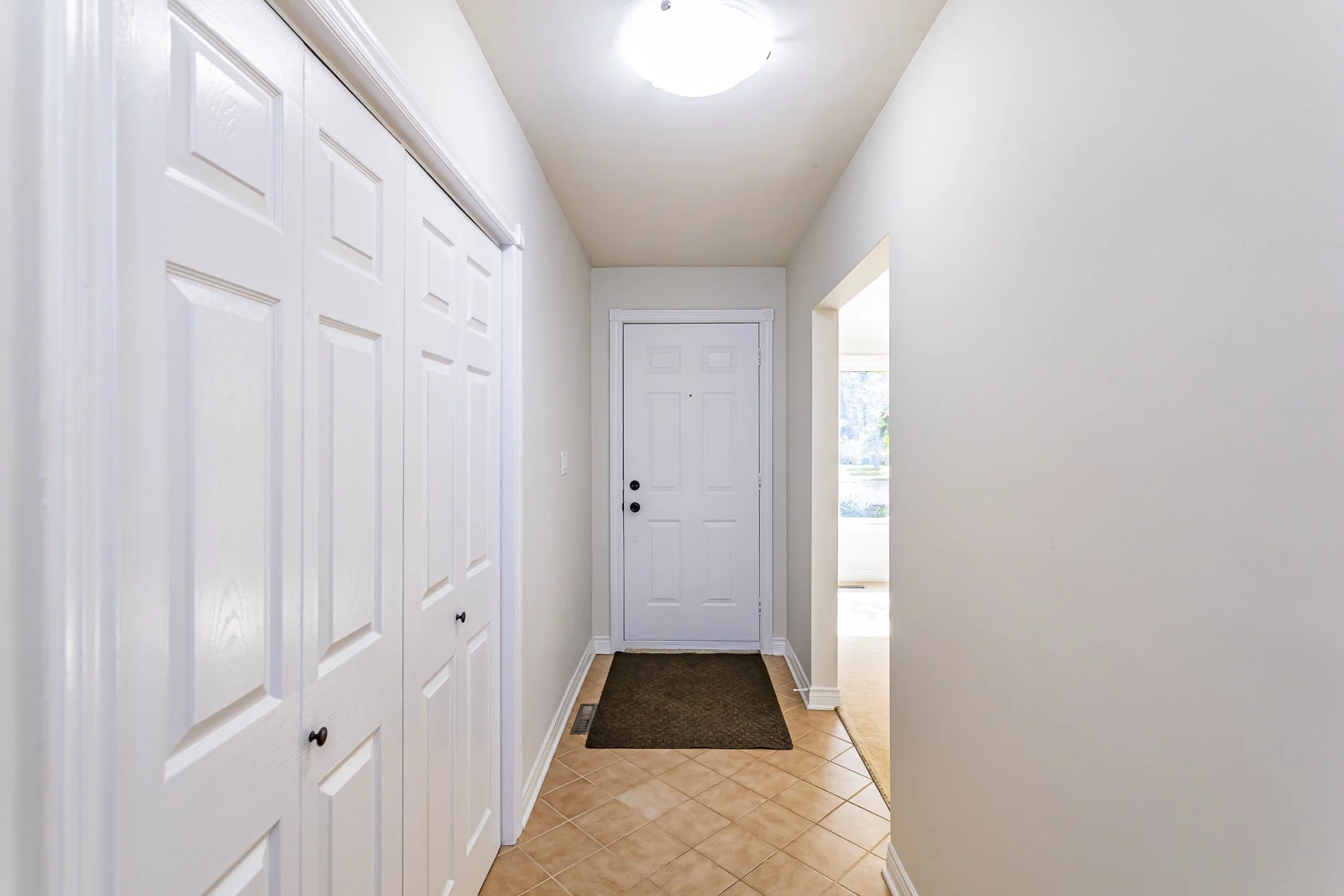 458 Three Valleys Cres_08.jpg