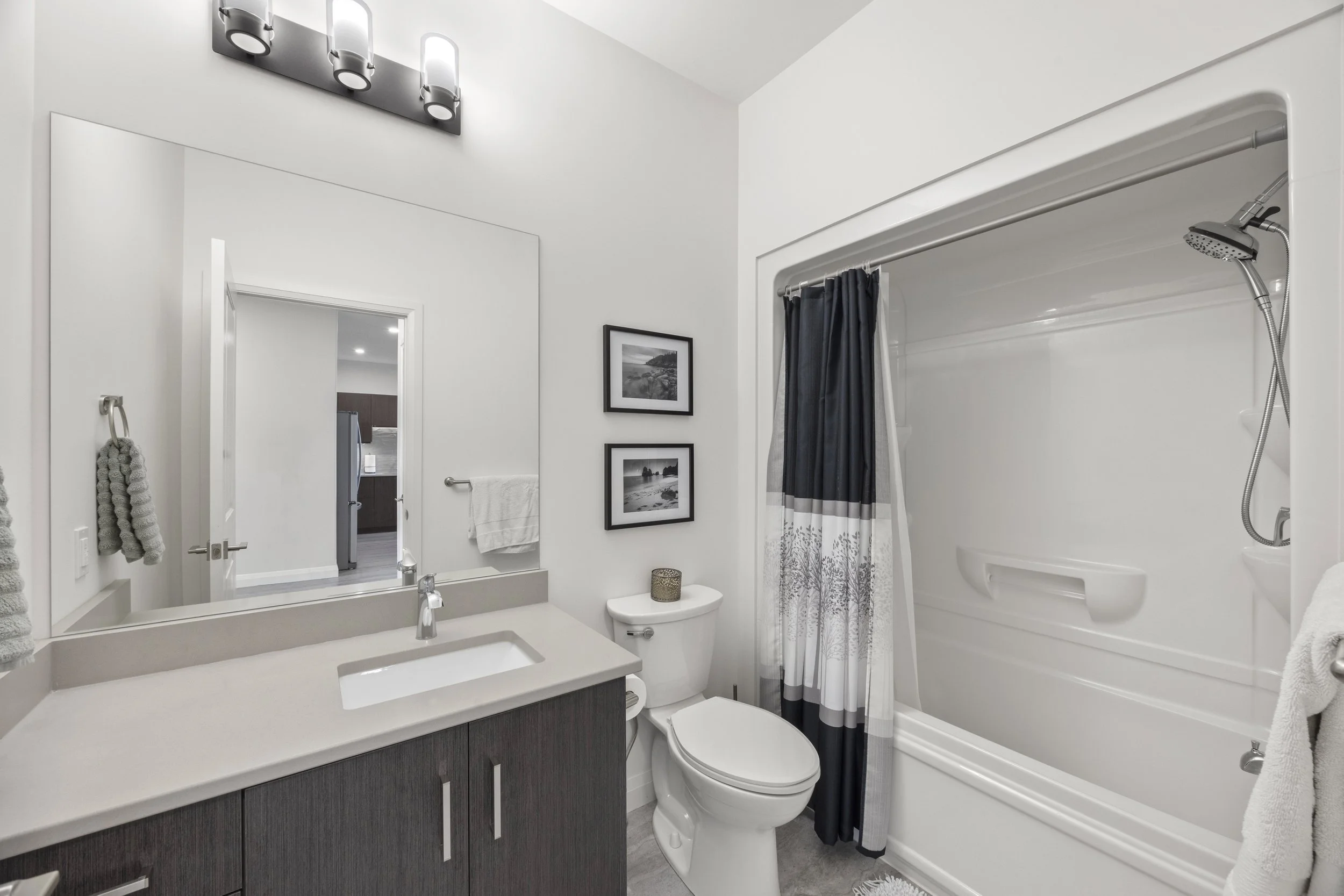 100 Rowe Ave -28.JPG