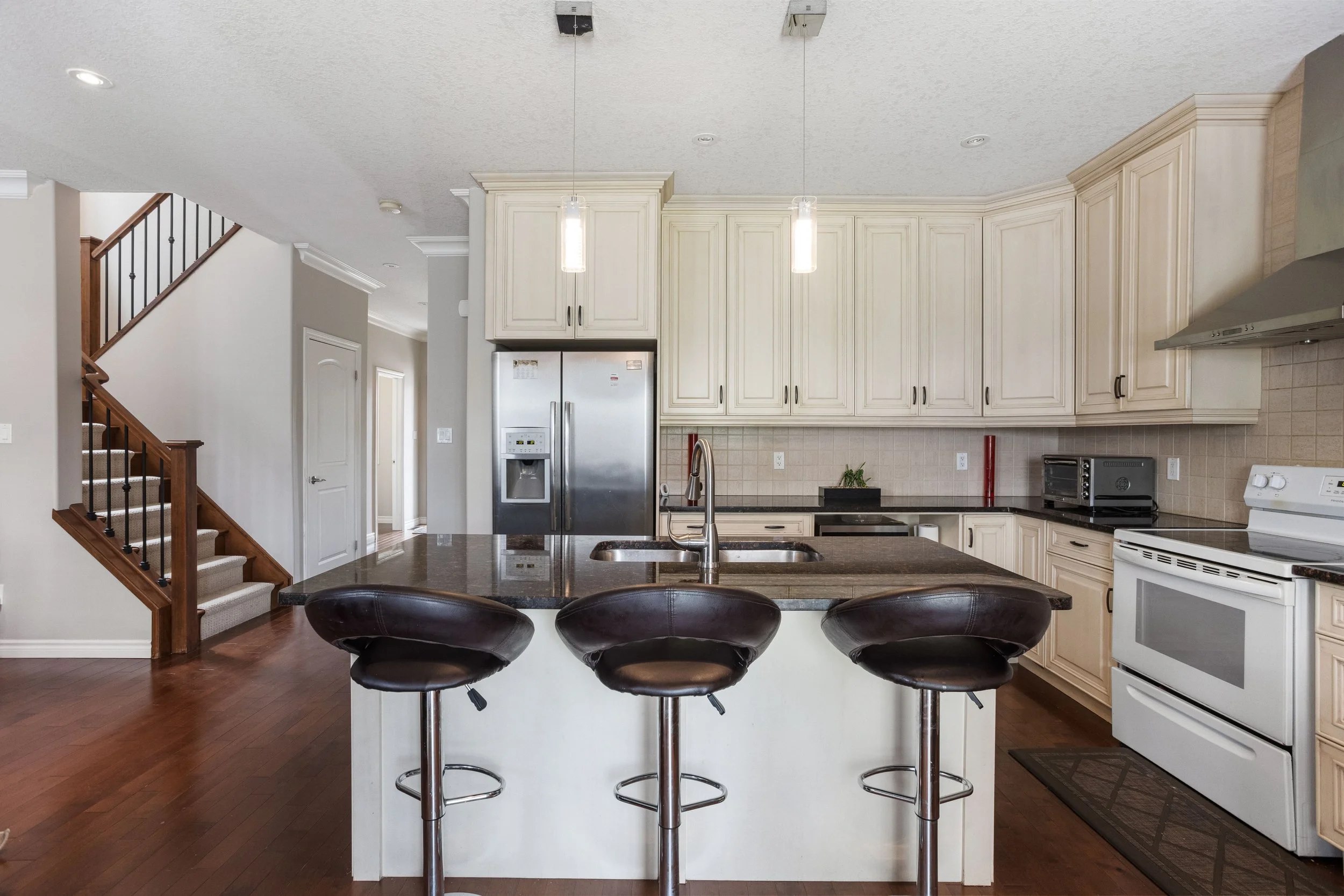 6621 Navin Cres -16.jpg