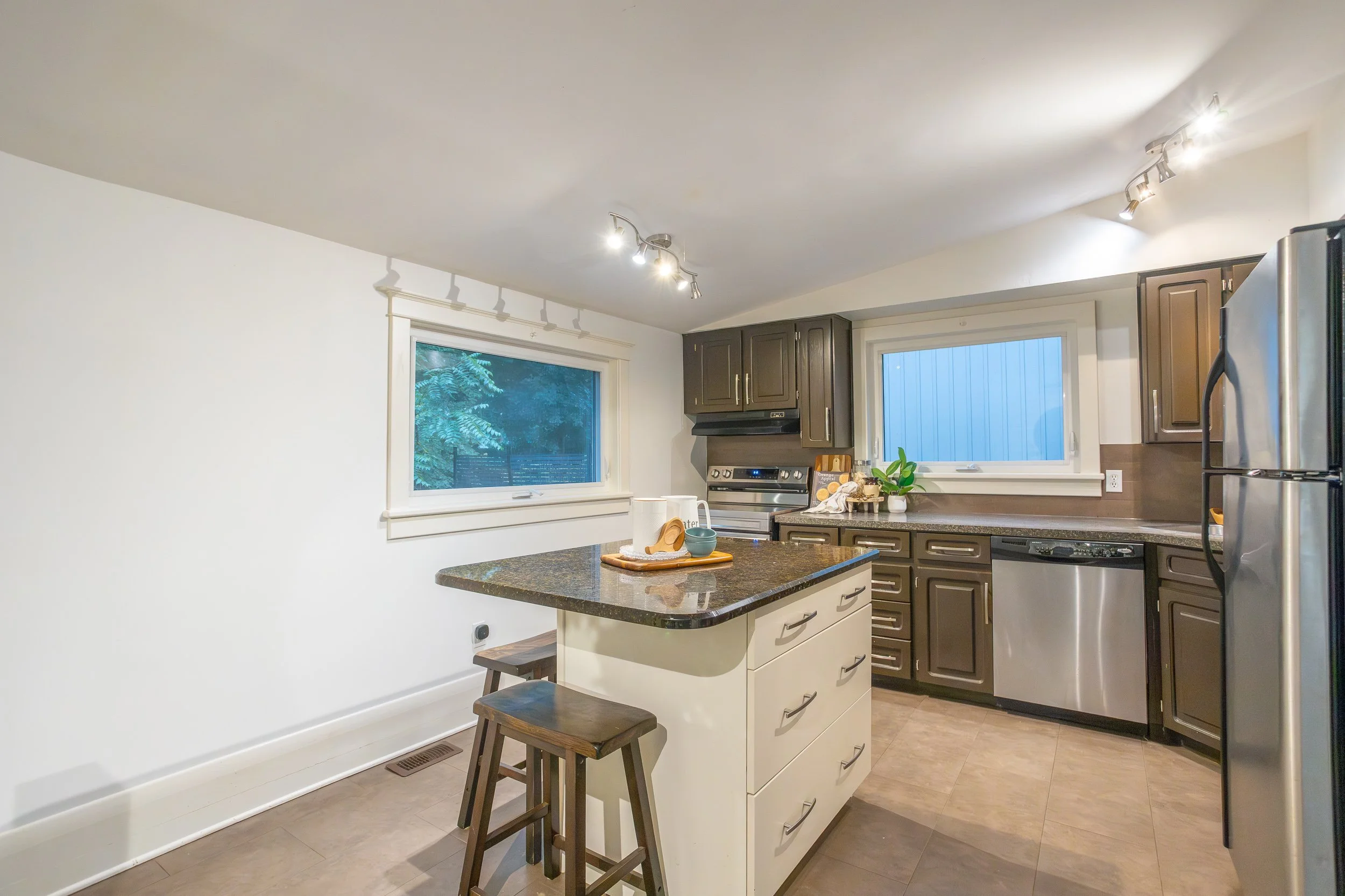 846 Colborne St-14.jpg