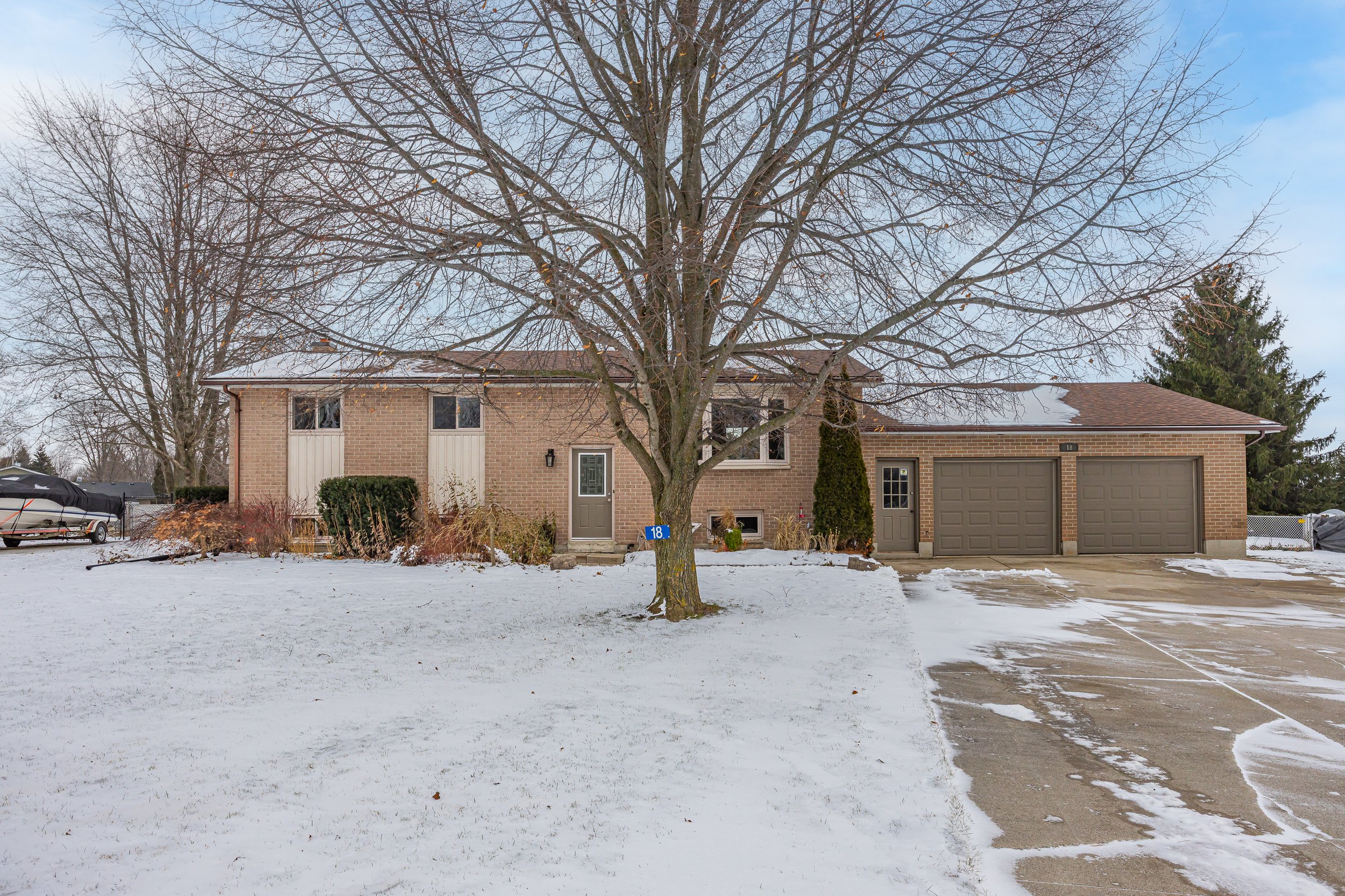 18 Hawthorn Cres -02.jpg