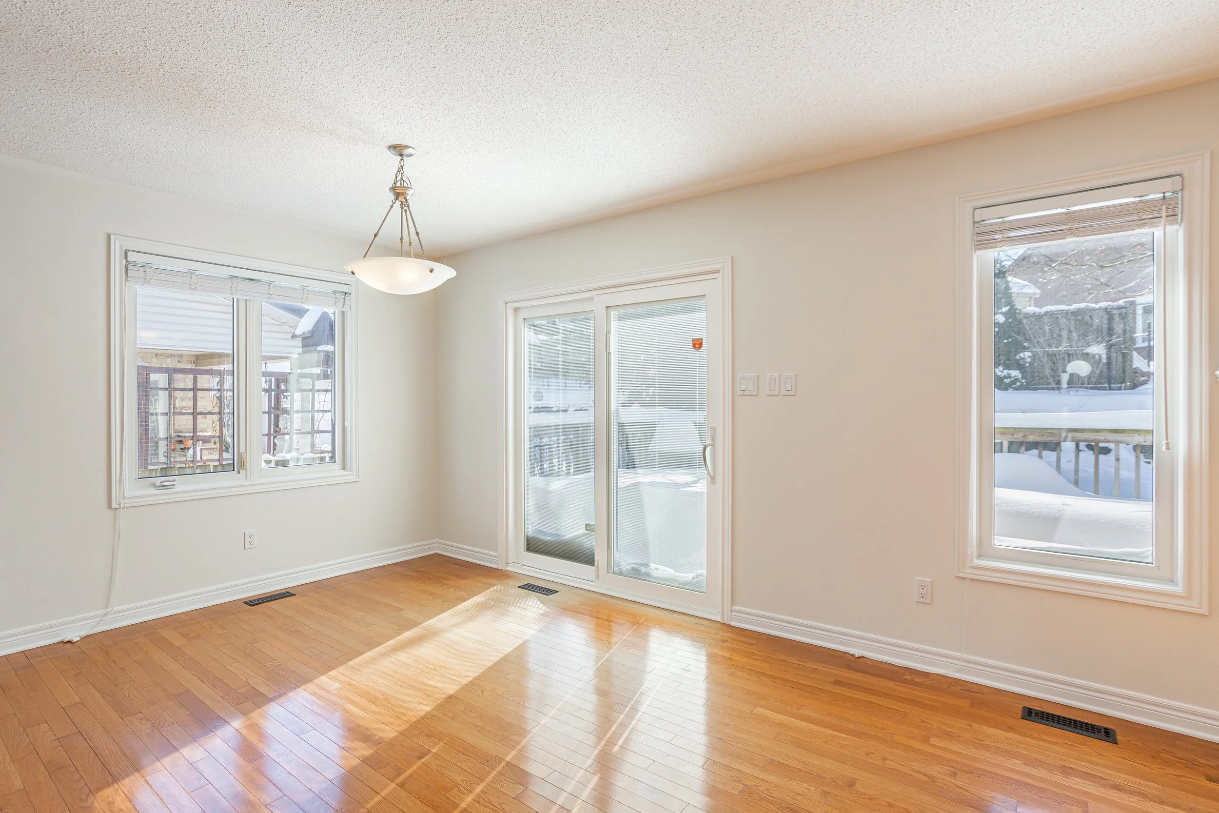 928 Crestview Cres-18.jpg