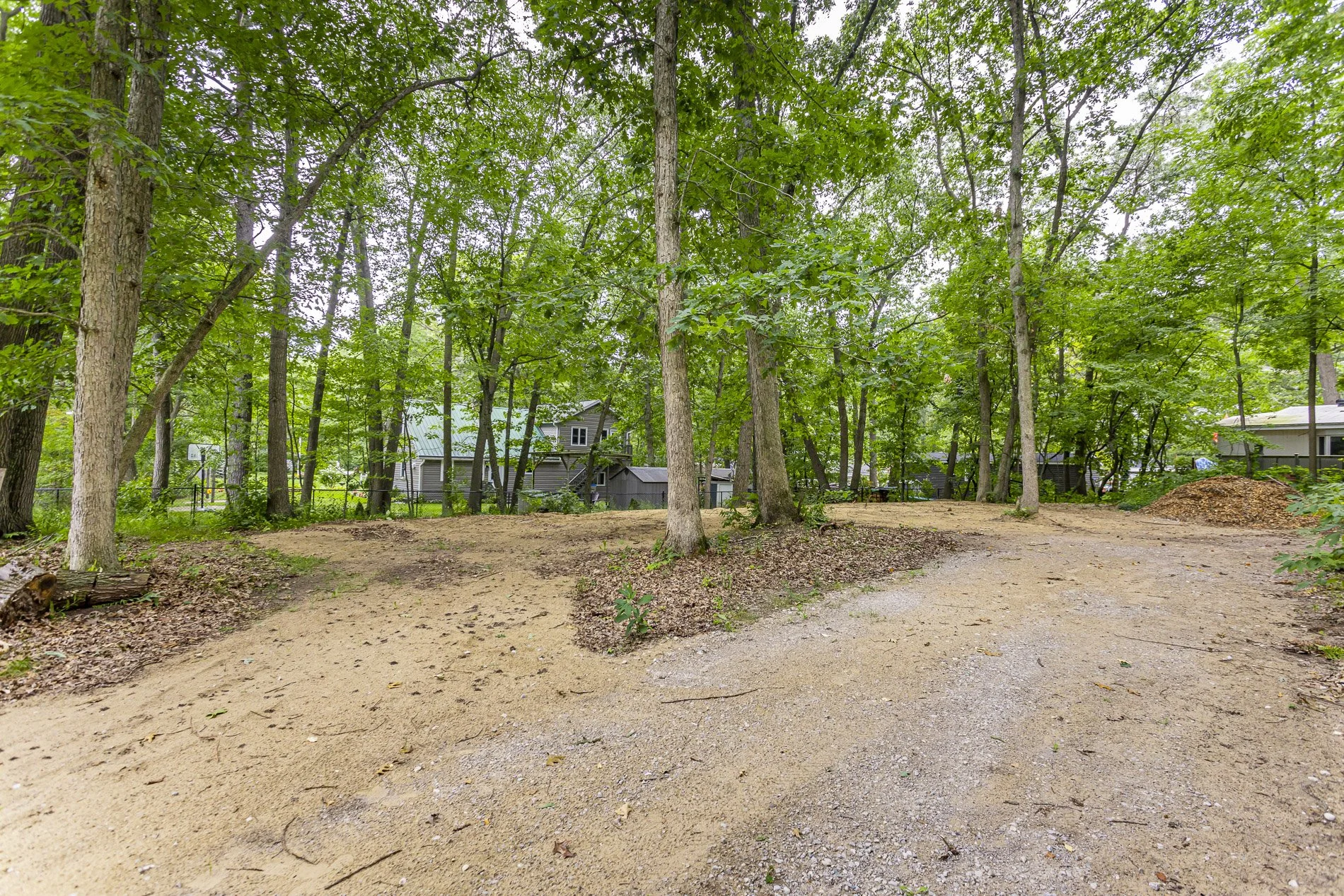 9962 Northville Cres_04.jpg