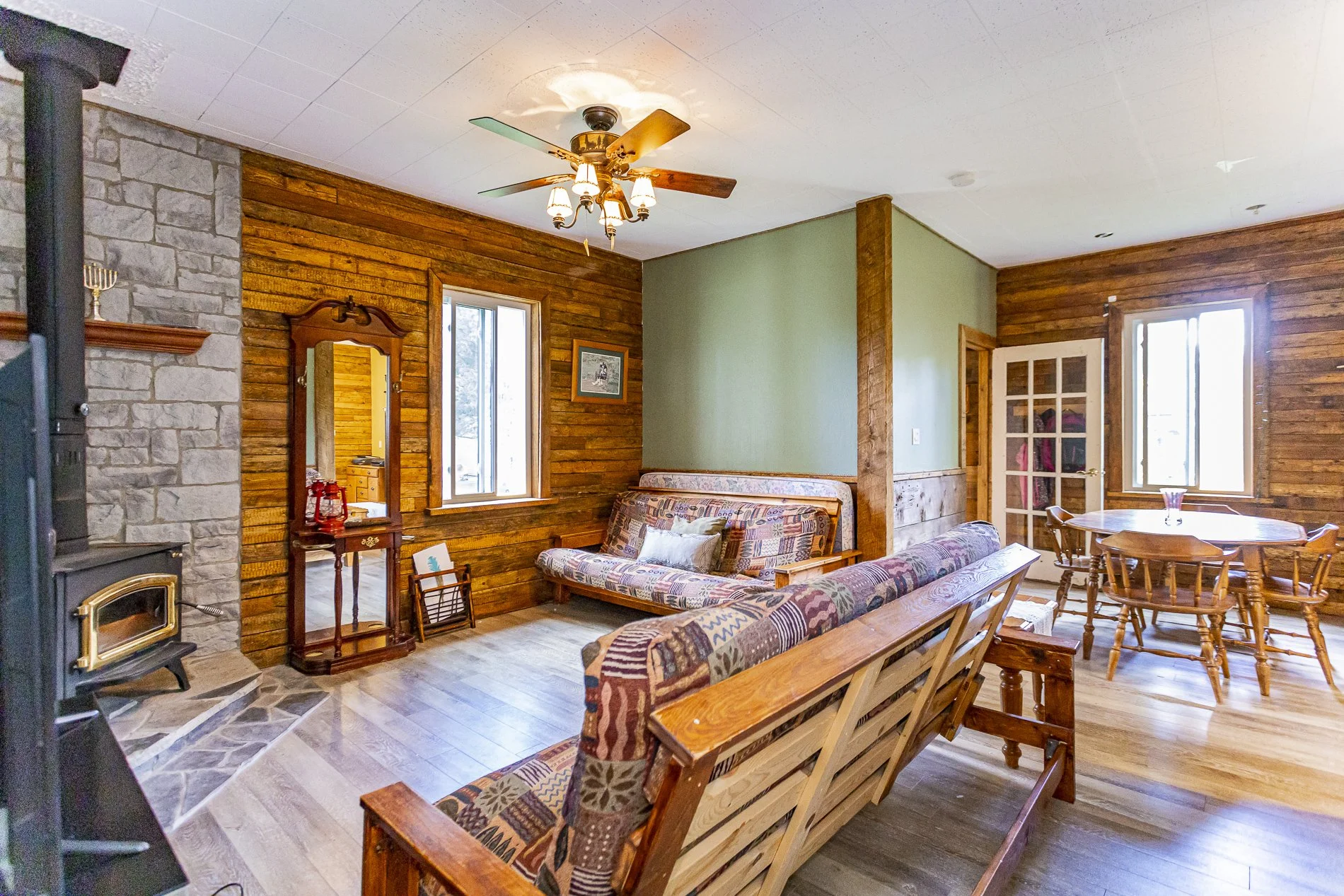 151 Simpson St_29.jpg