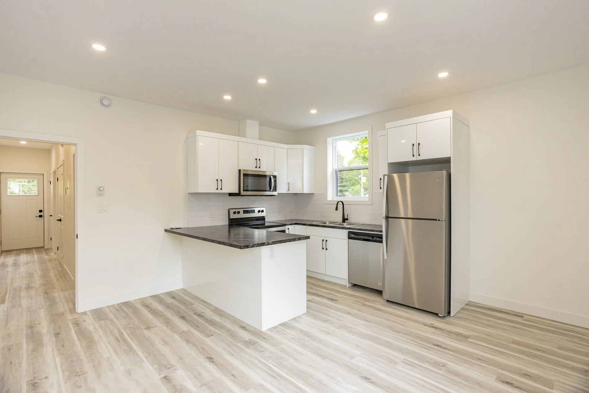 285 William St - Unit 3_01.JPG