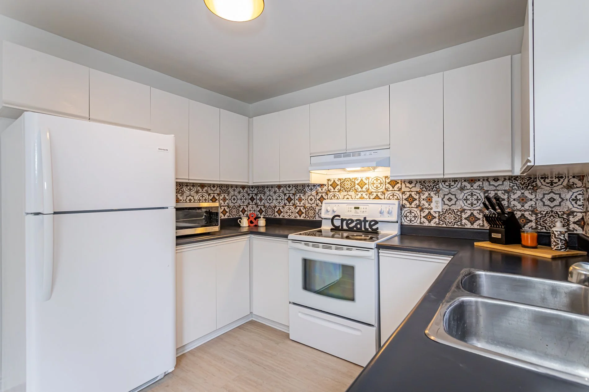 62-720 Deveron Cres-12.jpg