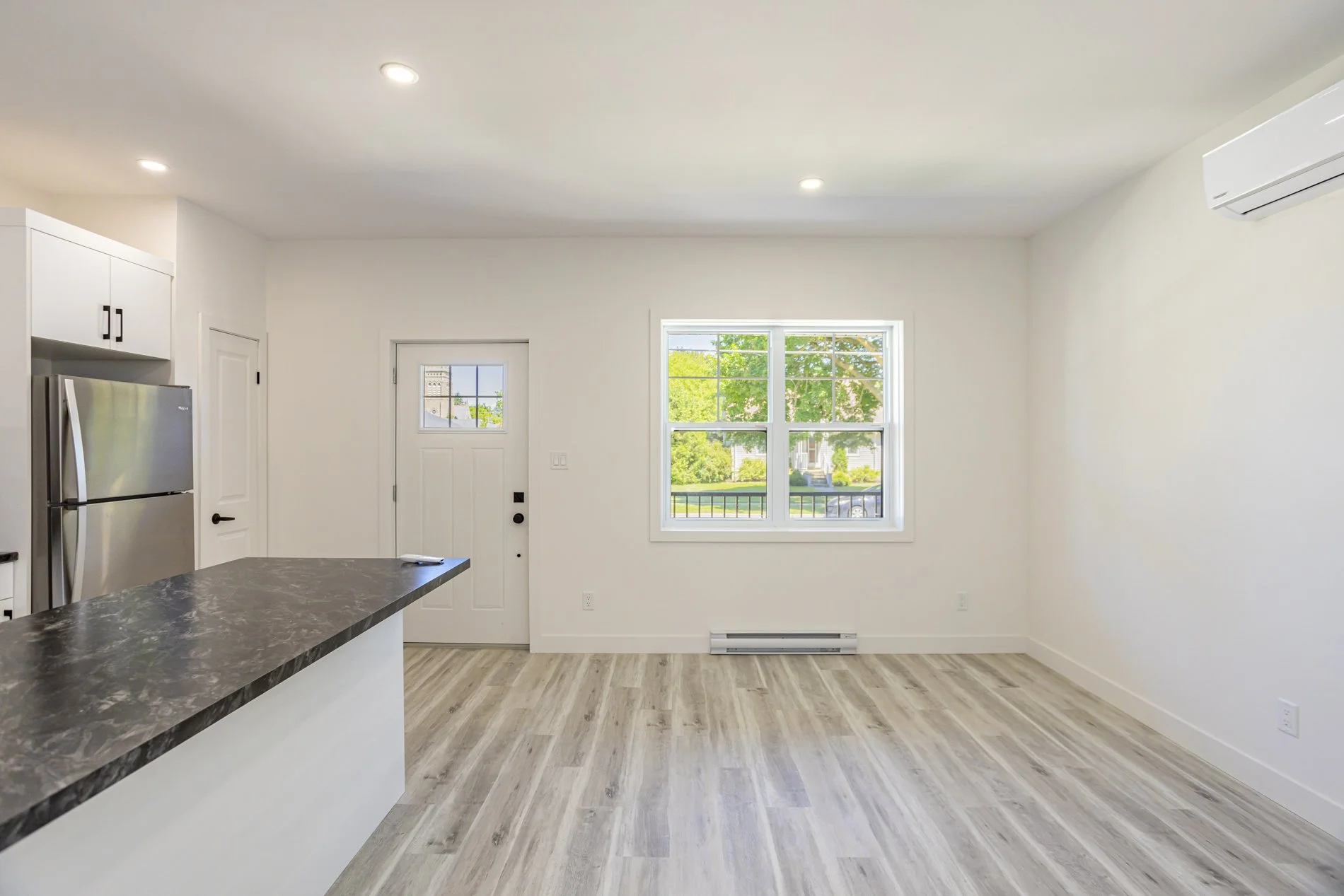 285 William St - Unit 2_04.JPG