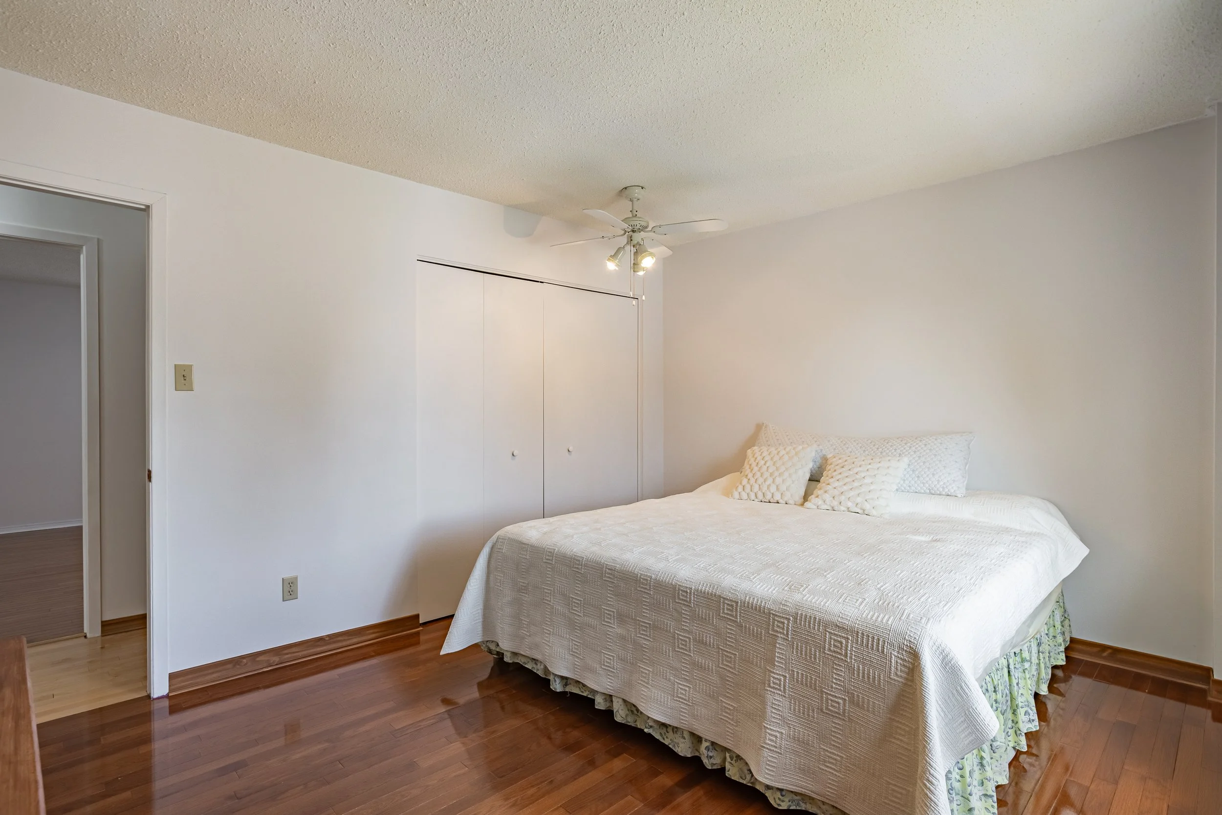 107 Ardsley Cres-23.jpg