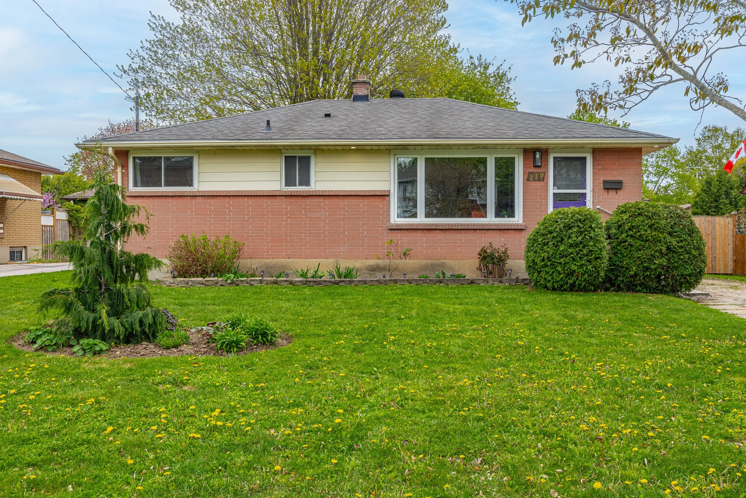 219 Burnside Dr -02.jpg
