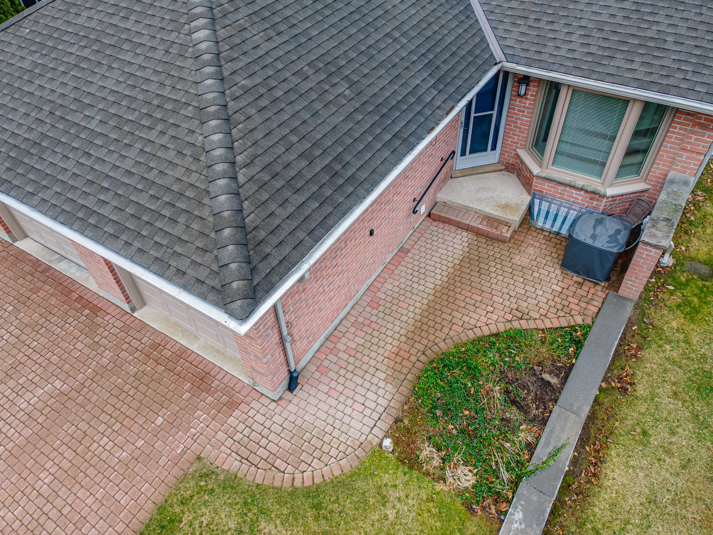 12-90 Ontario St S -44.jpg