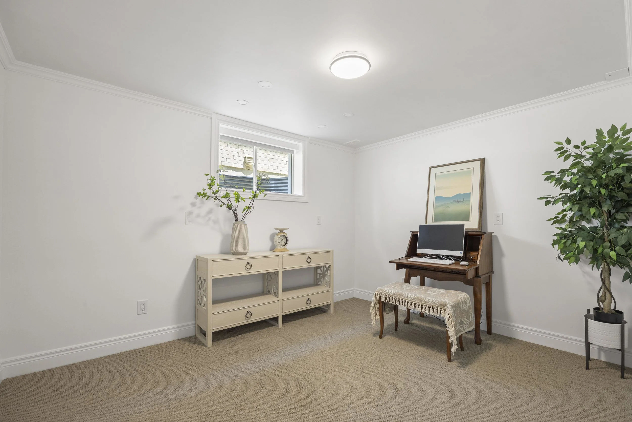 10-2080 Beaverbrook Ave -36.JPG