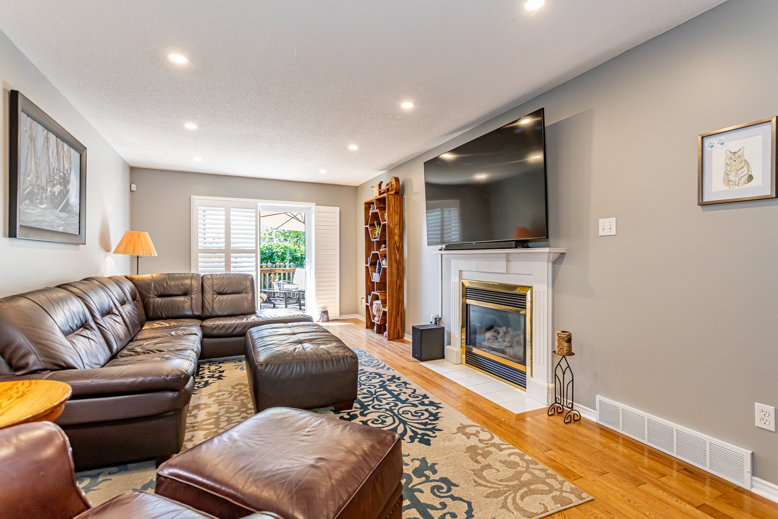 7-99 Edgevalley Rd-8.jpg