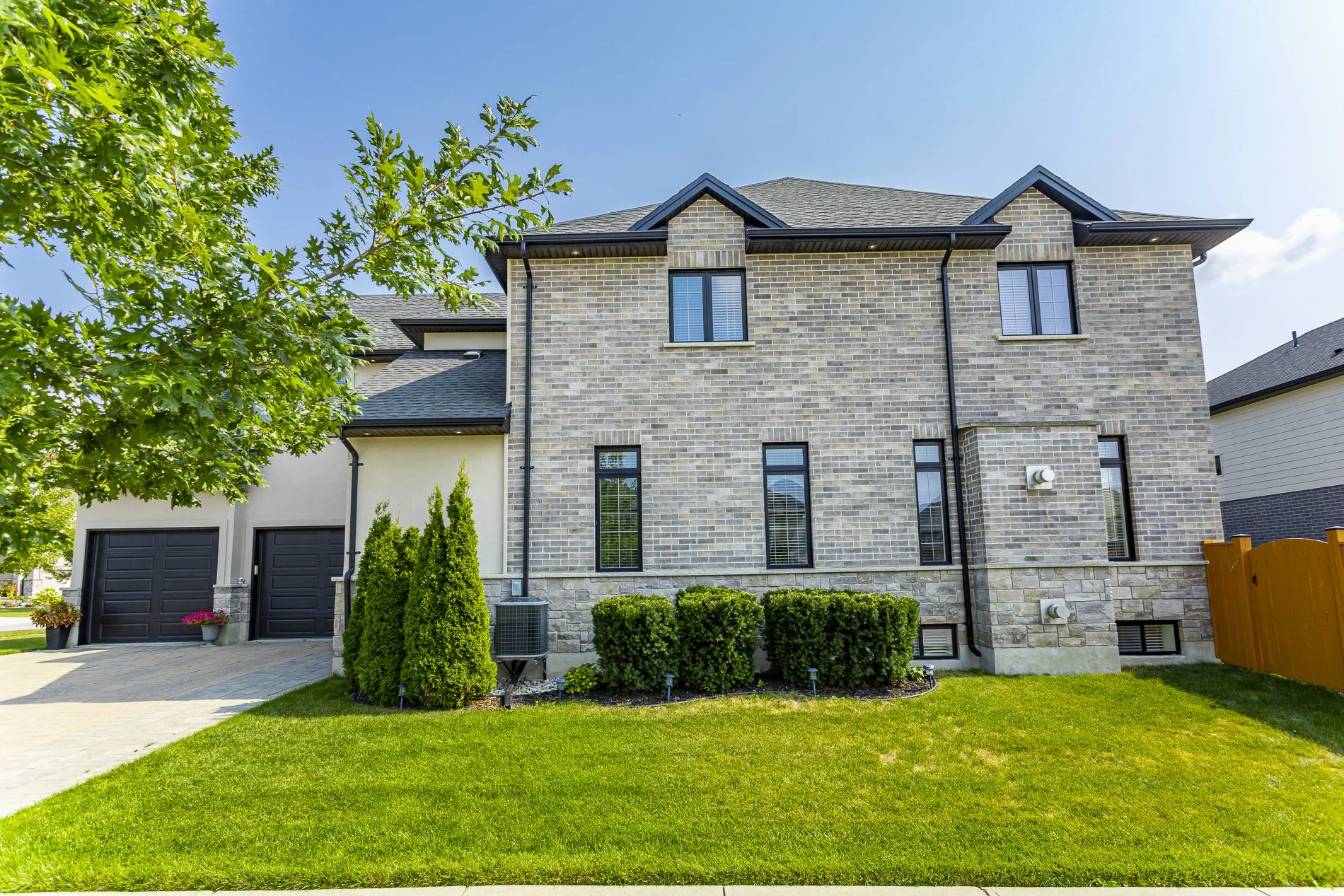 6645 Upper Canada Crossing_05.jpg