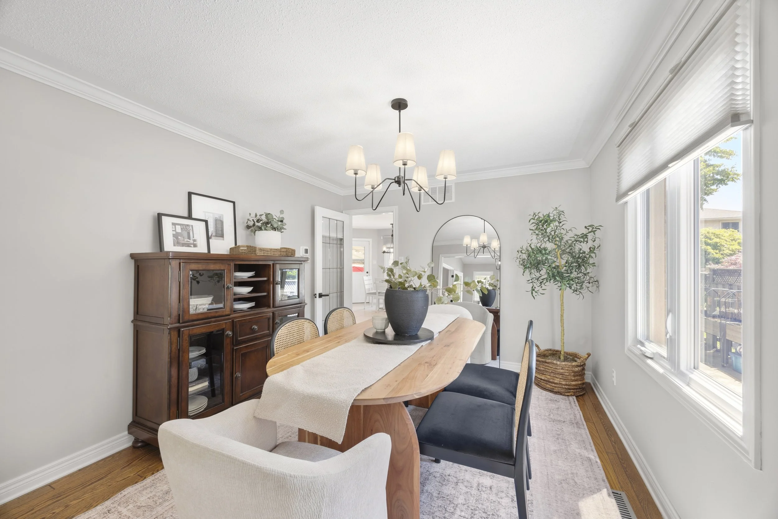 245 Ensign Cres -12.JPG