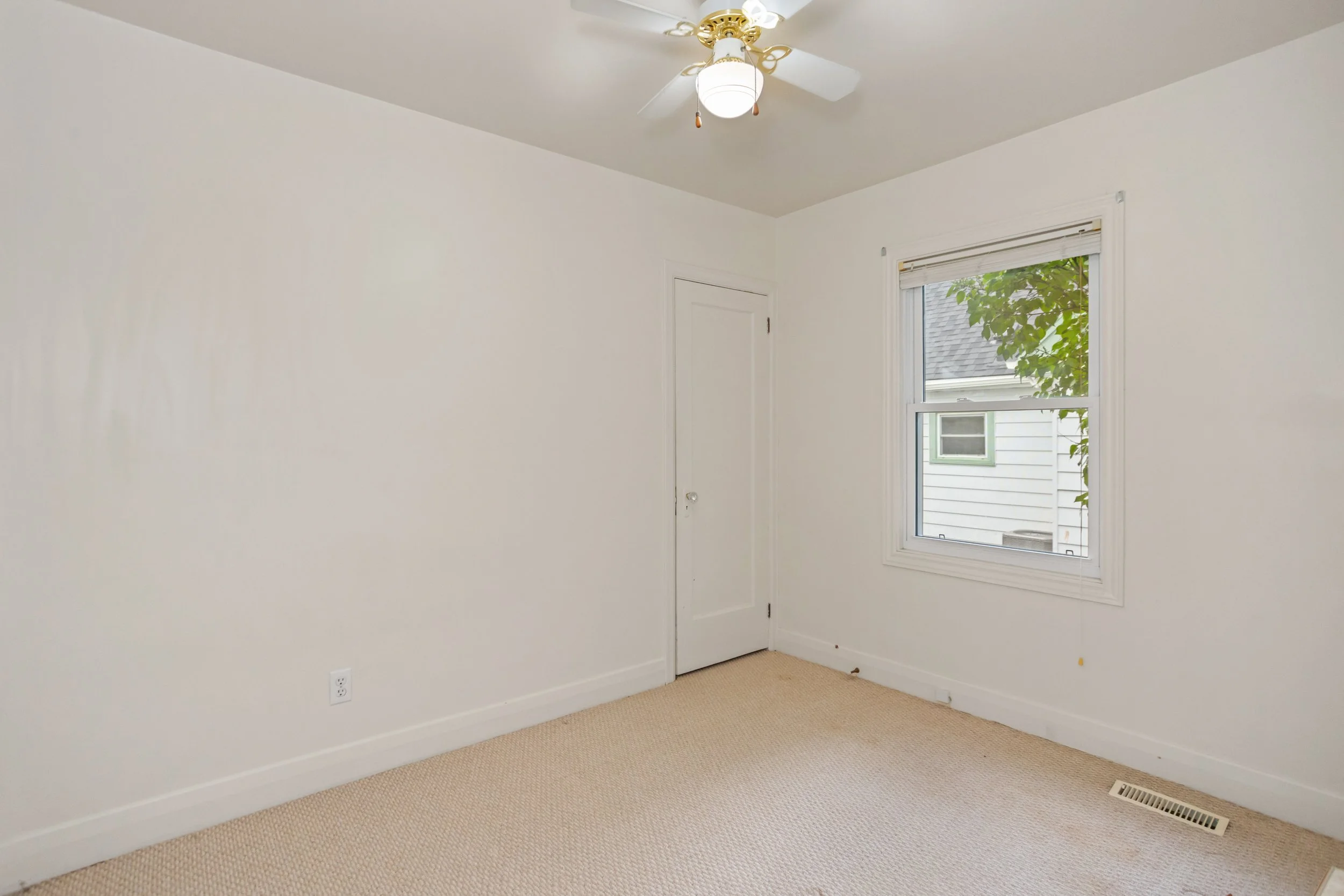 1871 Parkhurst Ave-16.jpg