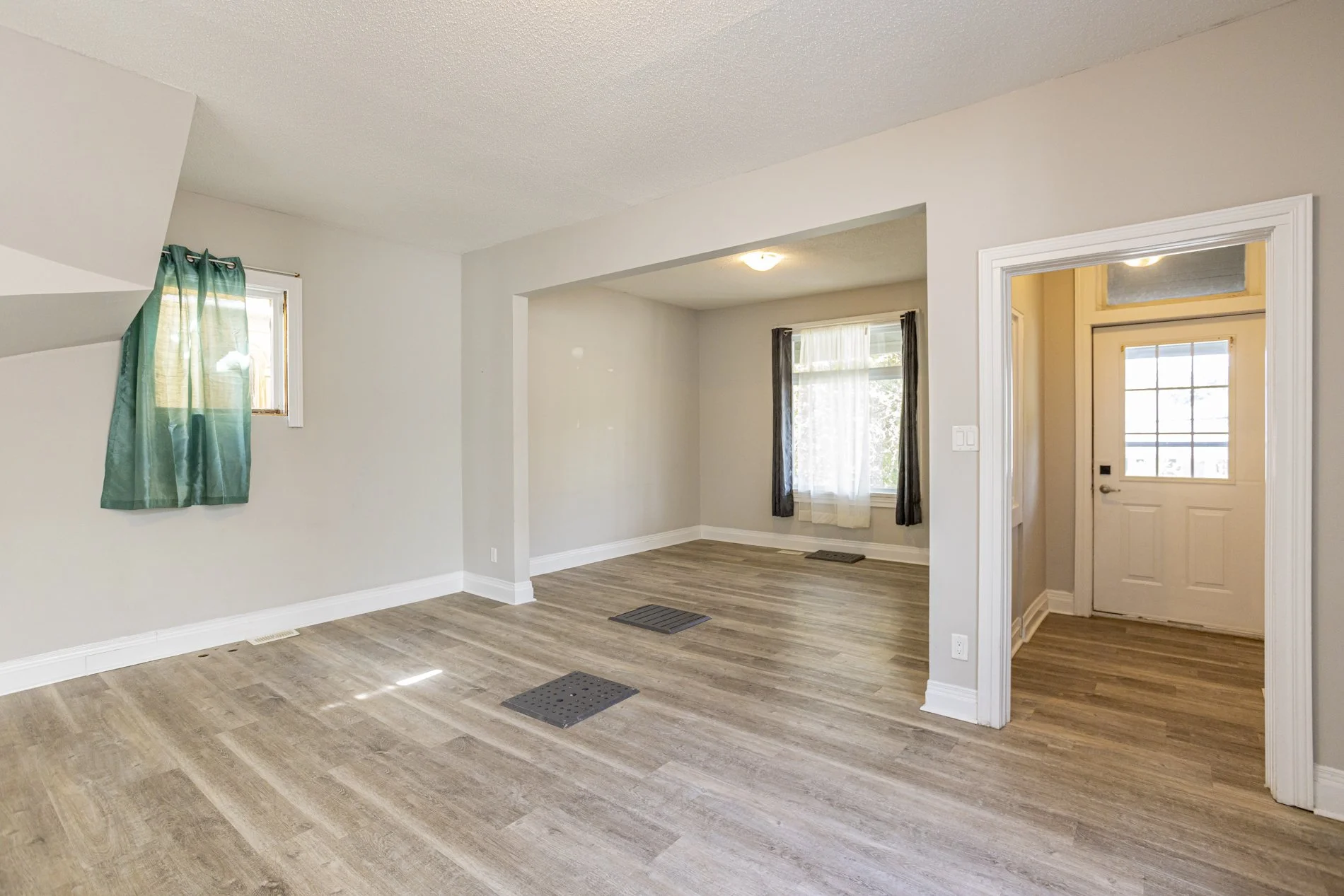 621 Dufferin Ave_03.JPG