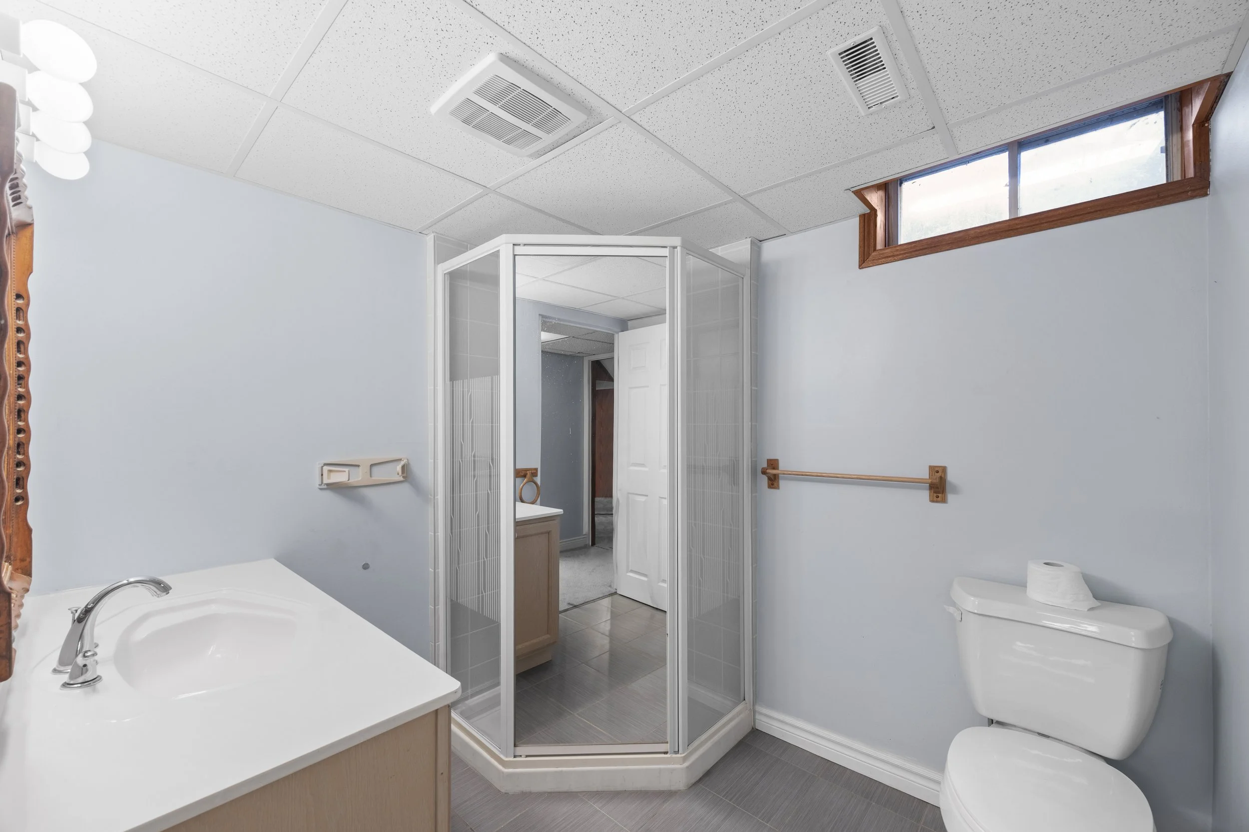 7069 Diane Cres -10.JPG