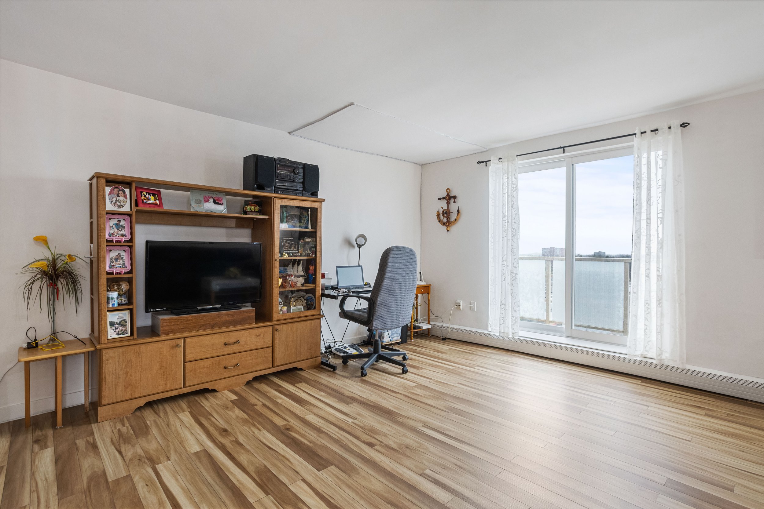 1104 - 583 Mornington Ave -09.JPG