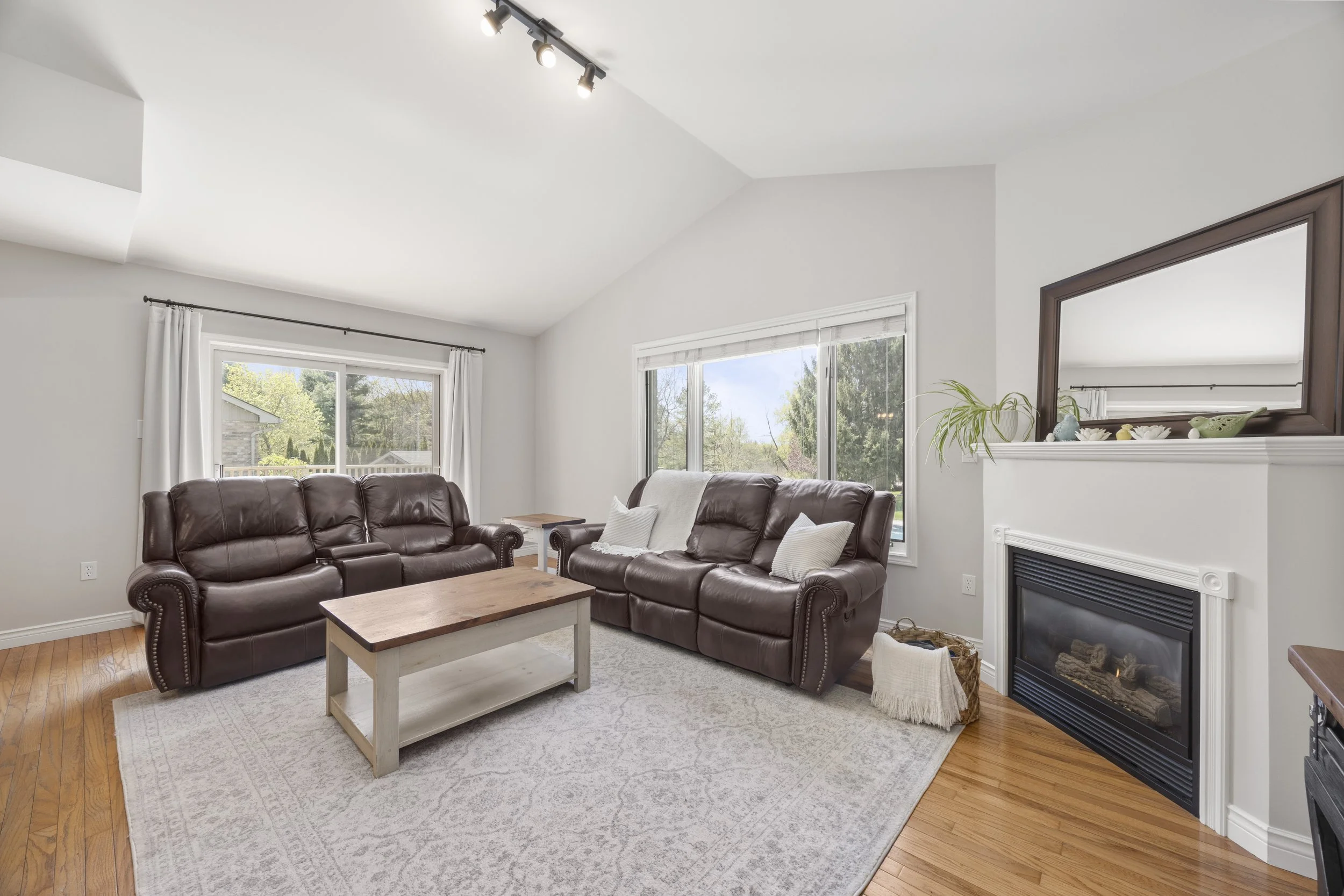 114 Brookfield St -16.JPG