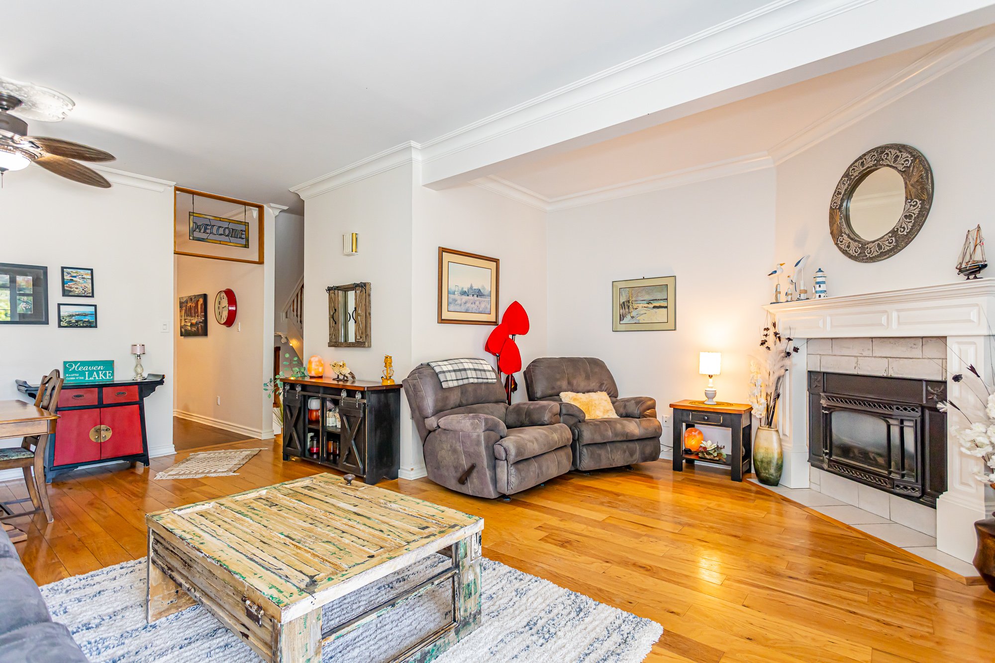 24-374 Front St-16.jpg