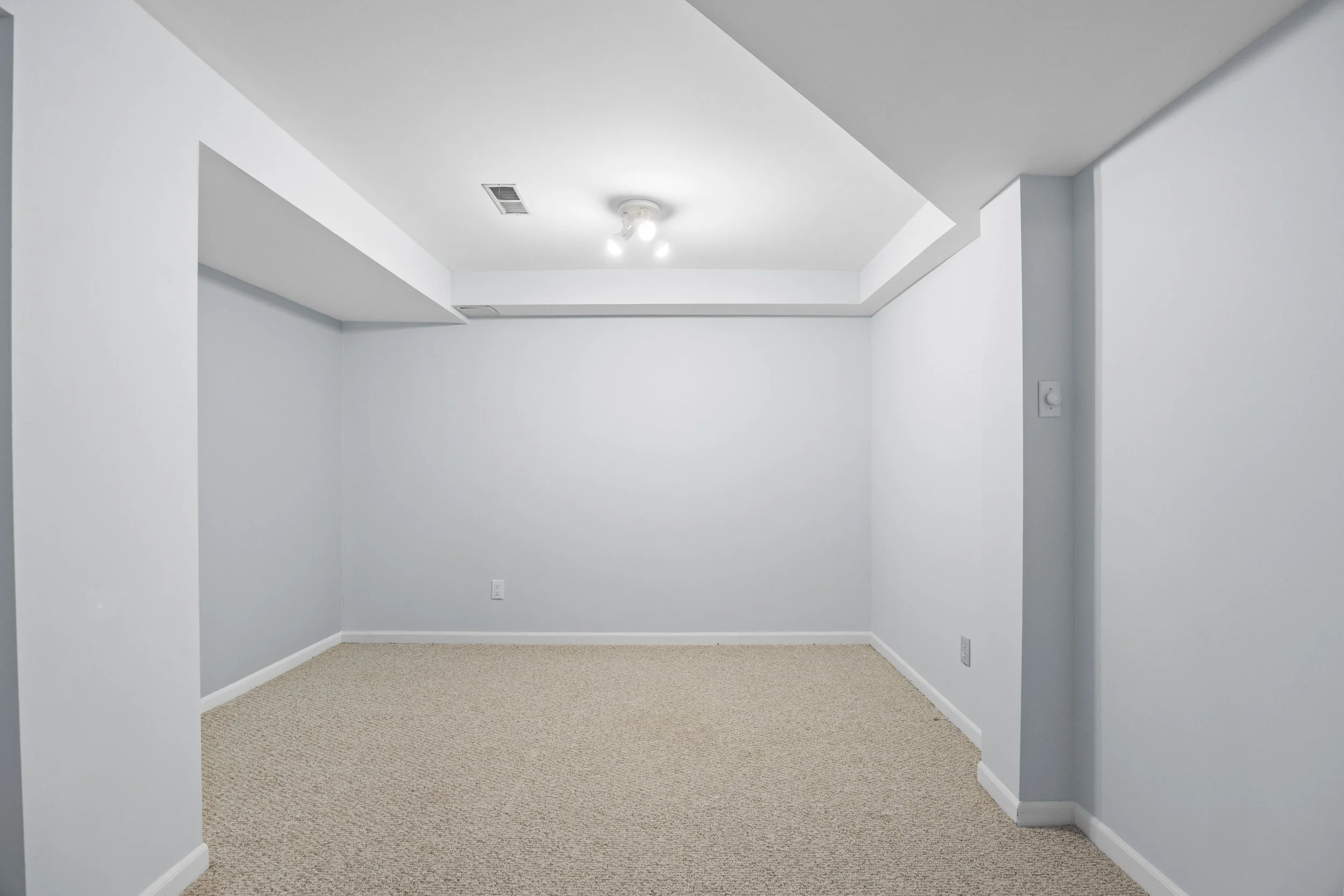 62-1220 Royal York Rd -22.JPG