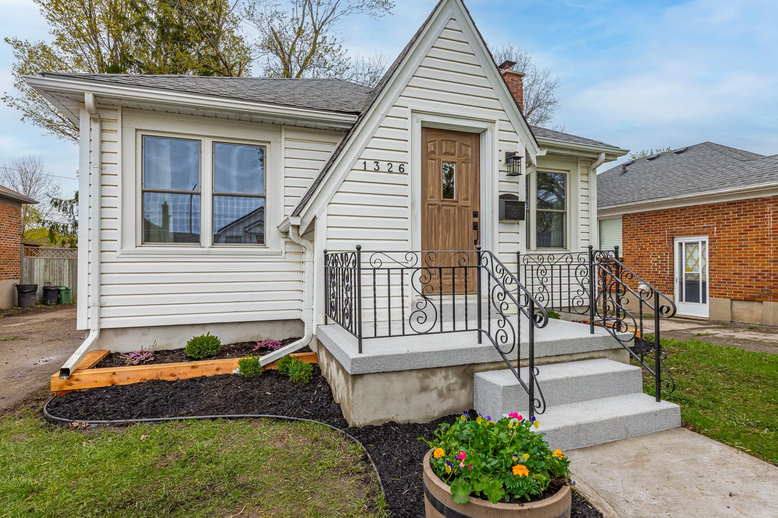1326 Brydges St -04.jpg
