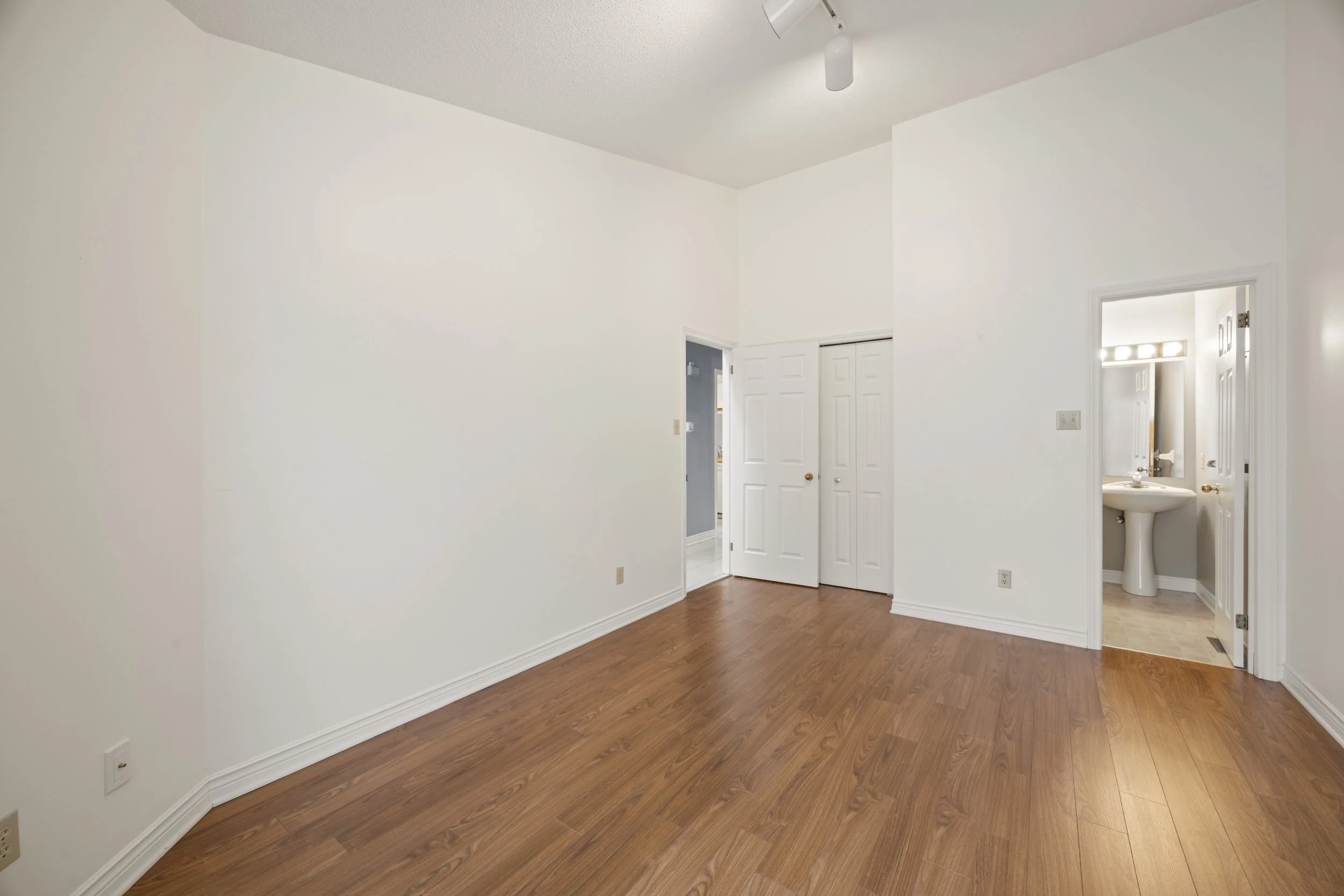 12-90 Ontario St S -23.JPG