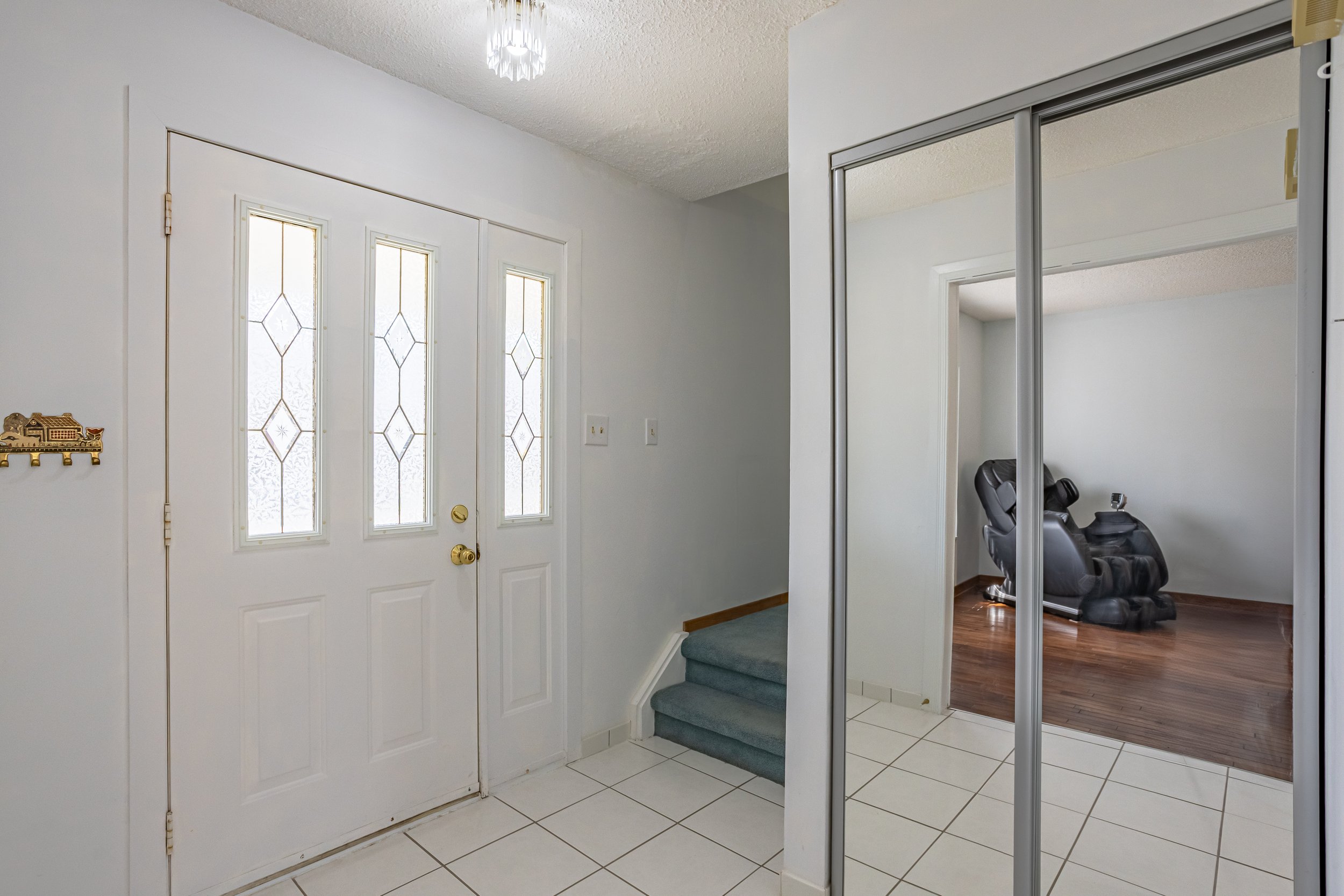 107 Ardsley Cres-5.jpg