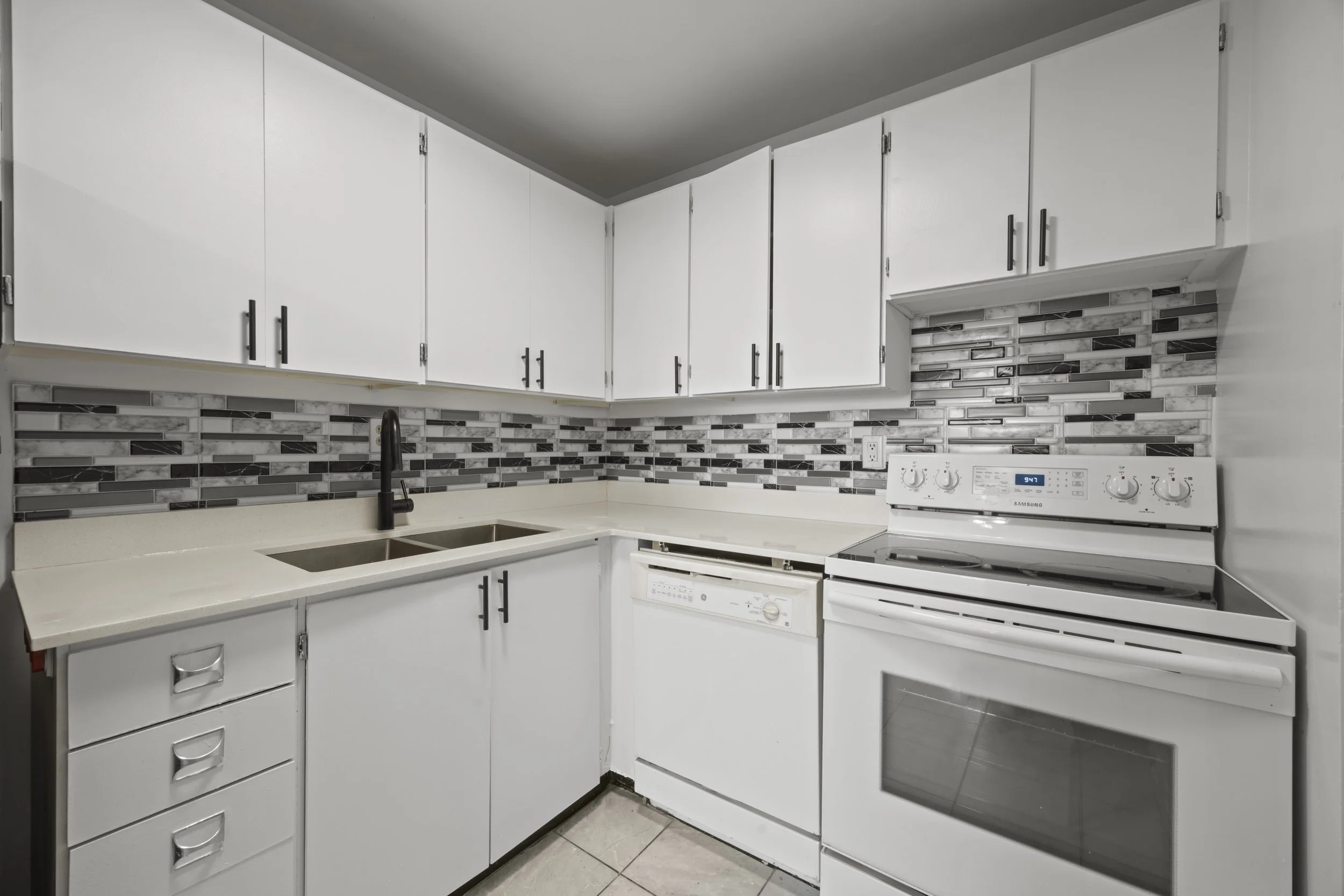 504-1104 Jalna Blvd -16.JPG