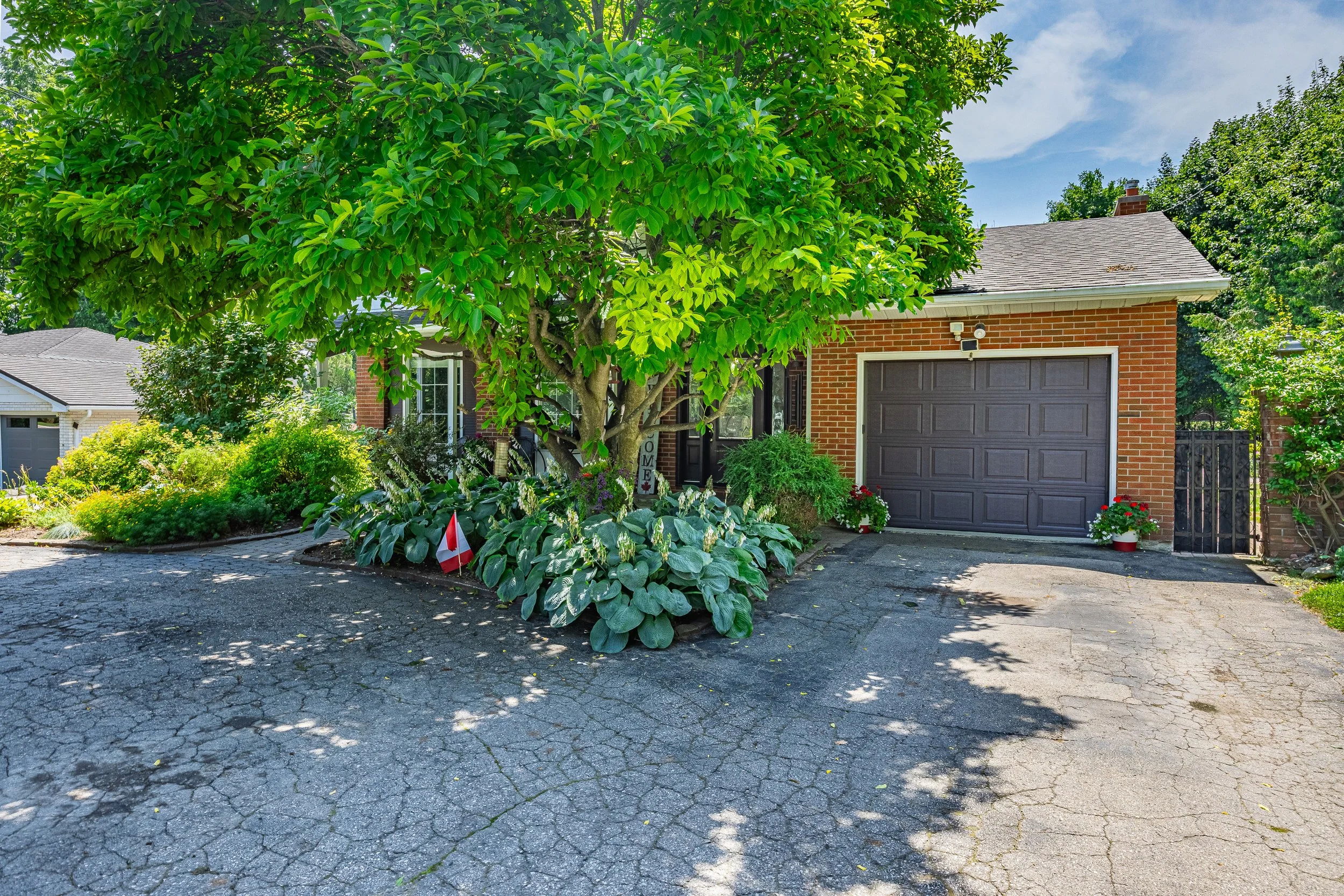 219 Dundas St W -03.jpg
